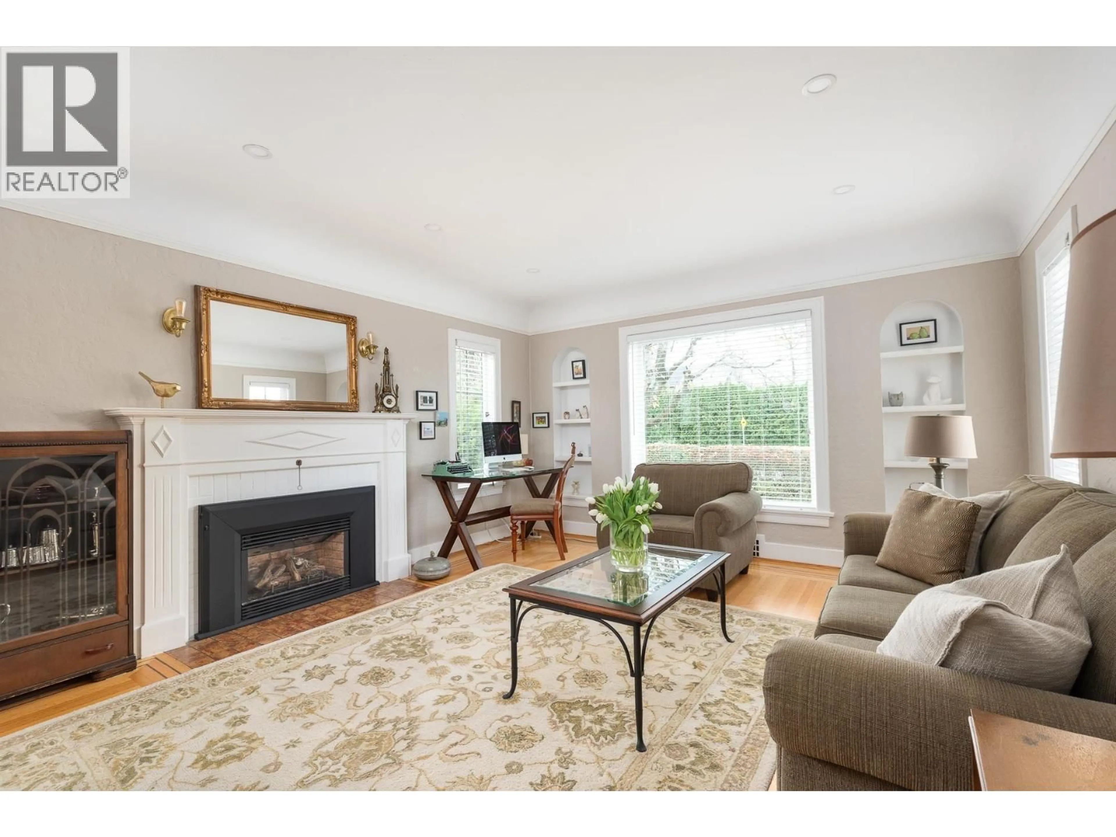 Living room with furniture, wood/laminate floor for 438 FOURTH STREET, New Westminster British Columbia V3L2V4