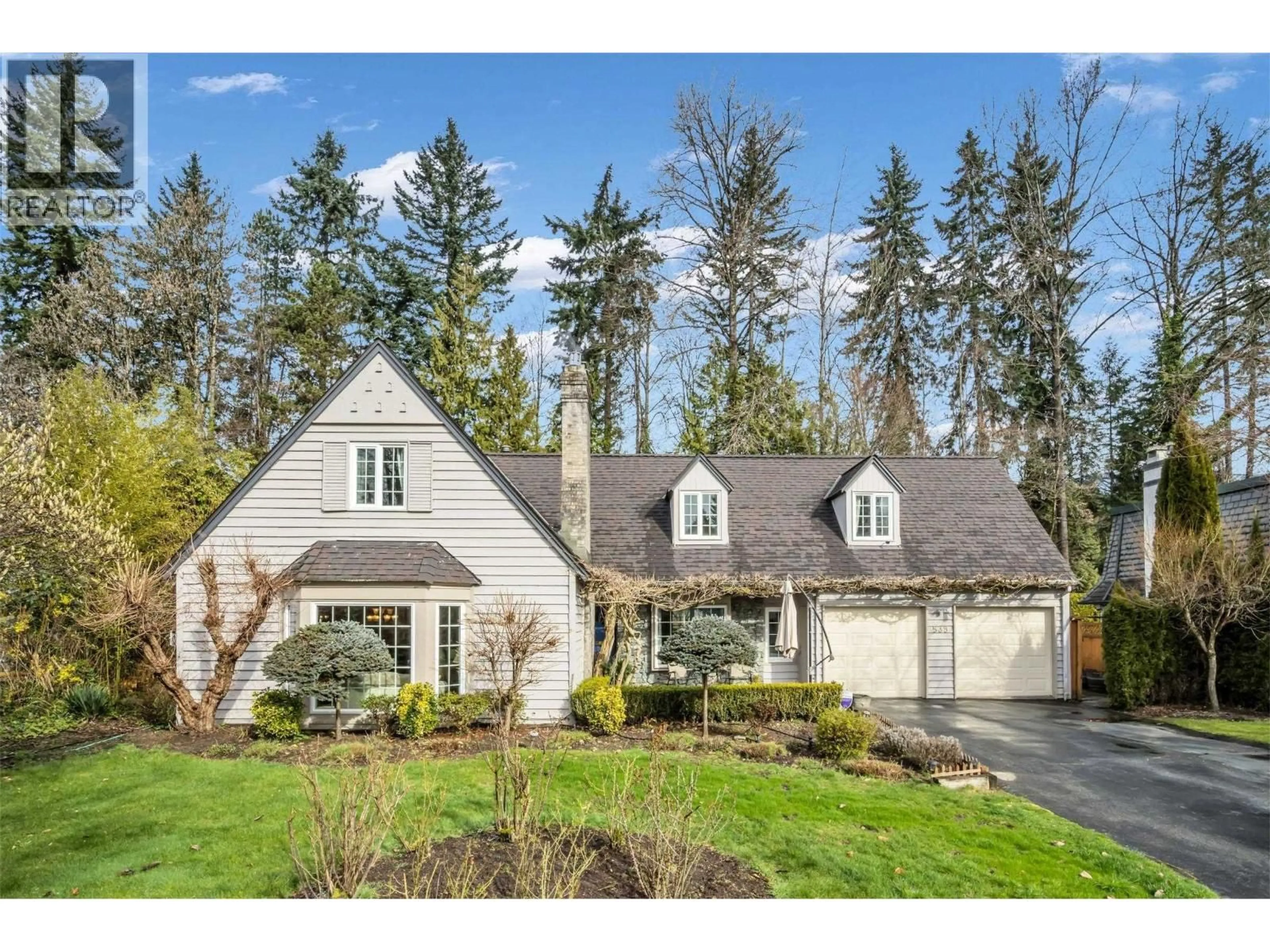 Home with vinyl exterior material, street for 539 NEWCROFT PLACE, West Vancouver British Columbia V7T1W9