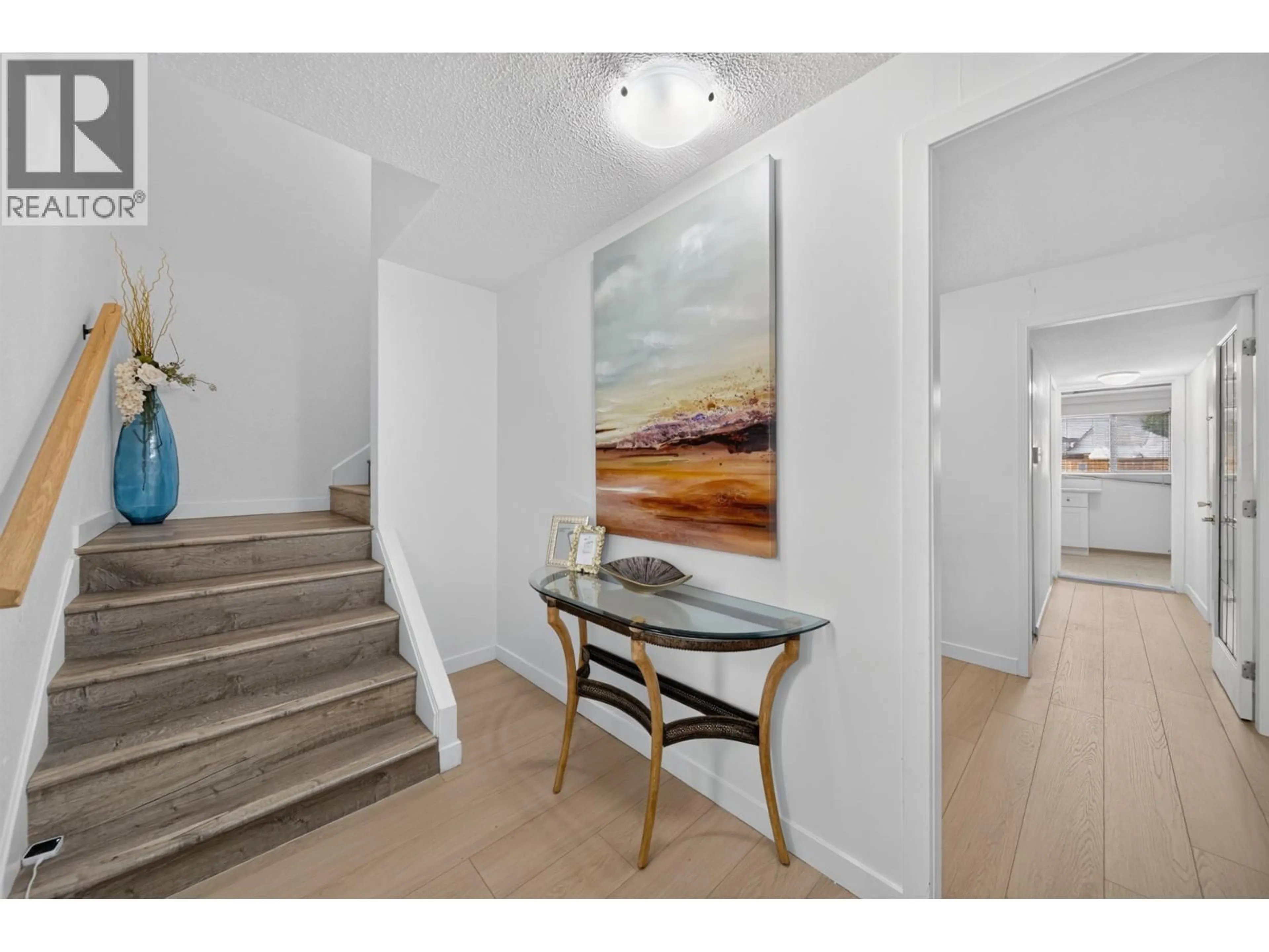 Indoor entryway for 6439 AZURE ROAD, Richmond British Columbia V7C2R8
