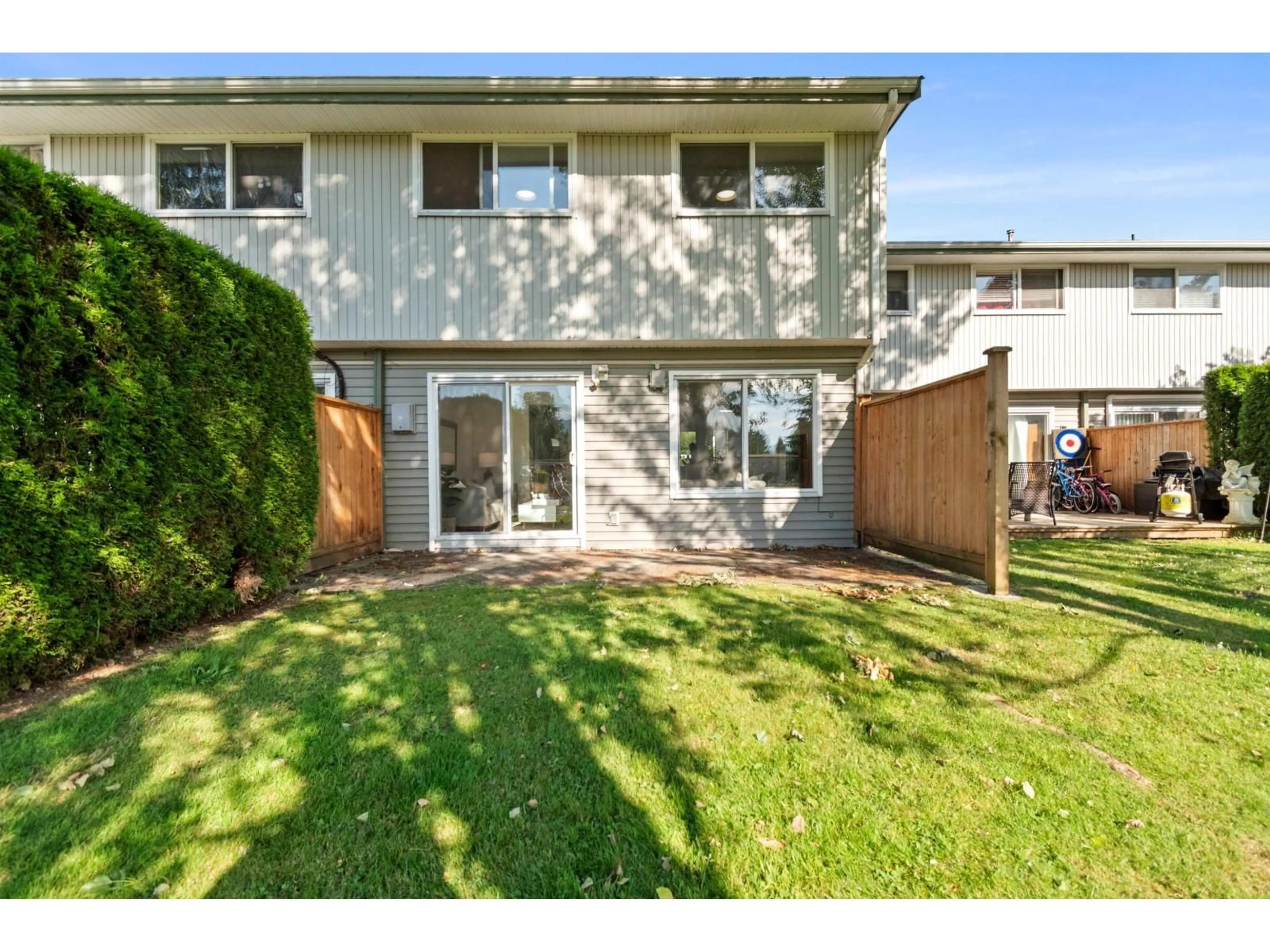 A pic from outside/outdoor area/front of a property/back of a property/a pic from drone, street for 59 - 45185 WOLFE ROAD, Chilliwack British Columbia V2P1V5