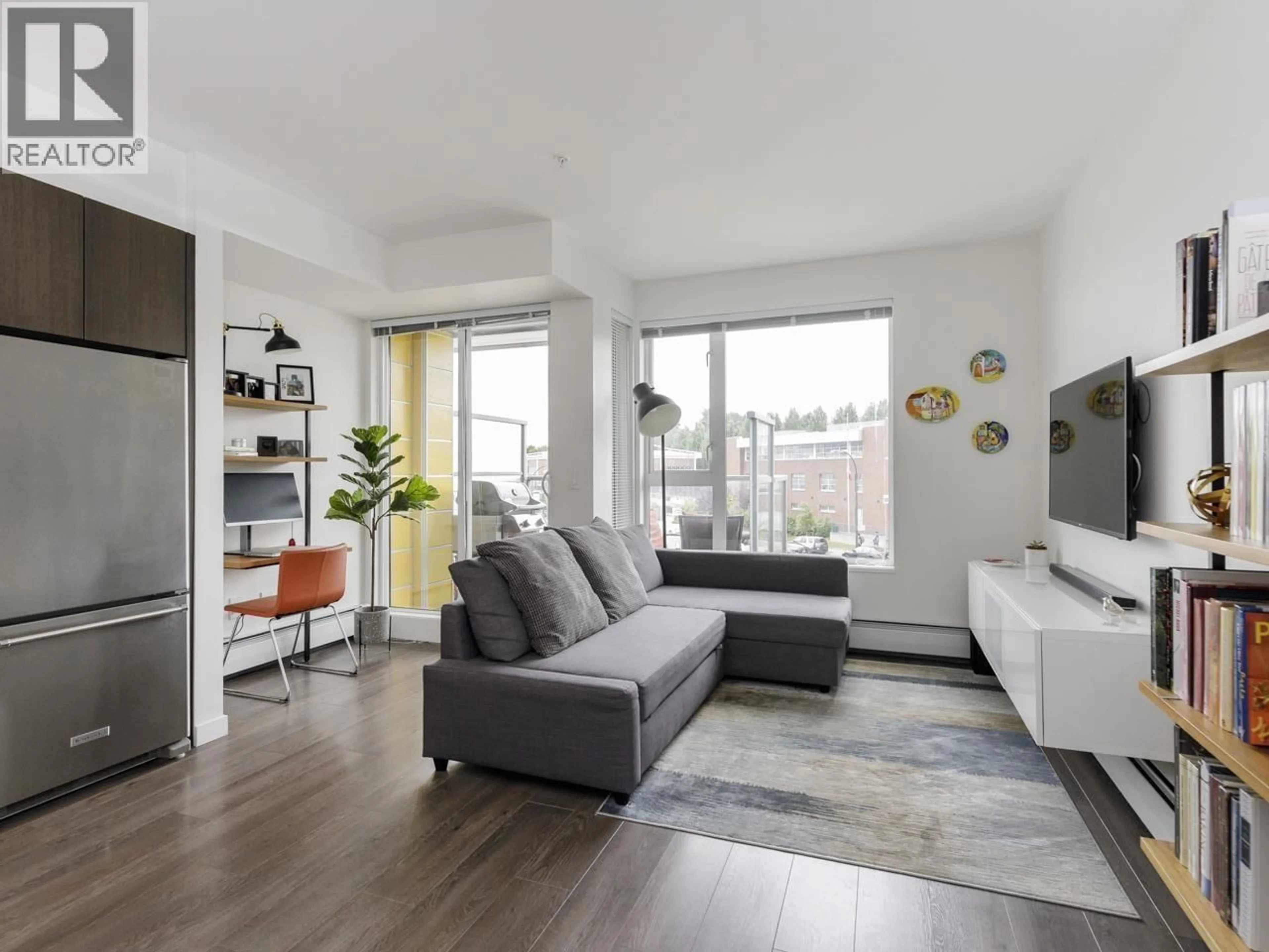 Living room with furniture, unknown for 411 - 417 GREAT NORTHERN WAY, Vancouver British Columbia V5T0G7