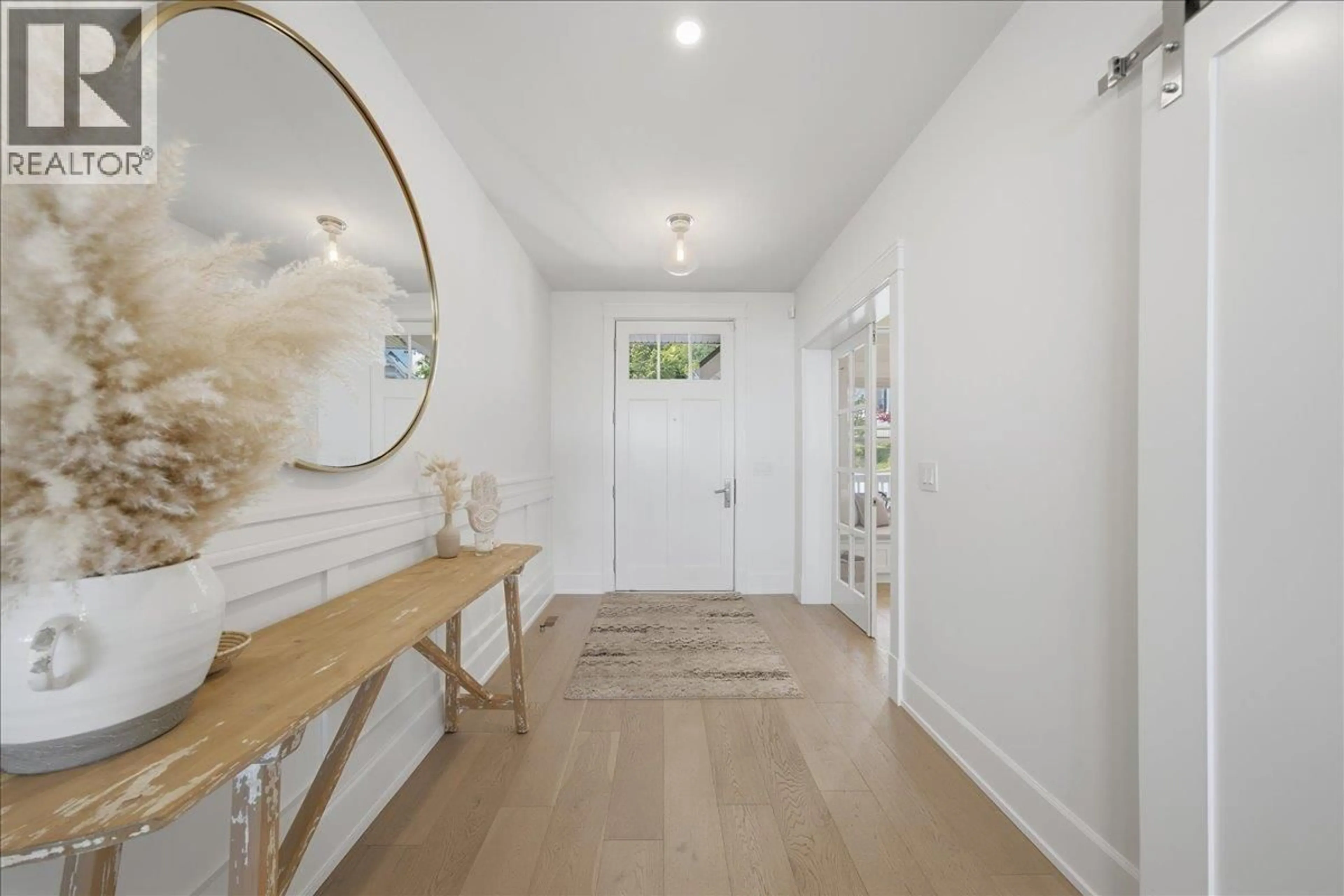 Indoor entryway for 100 FERNWAY DRIVE, Port Moody British Columbia V3H5K5