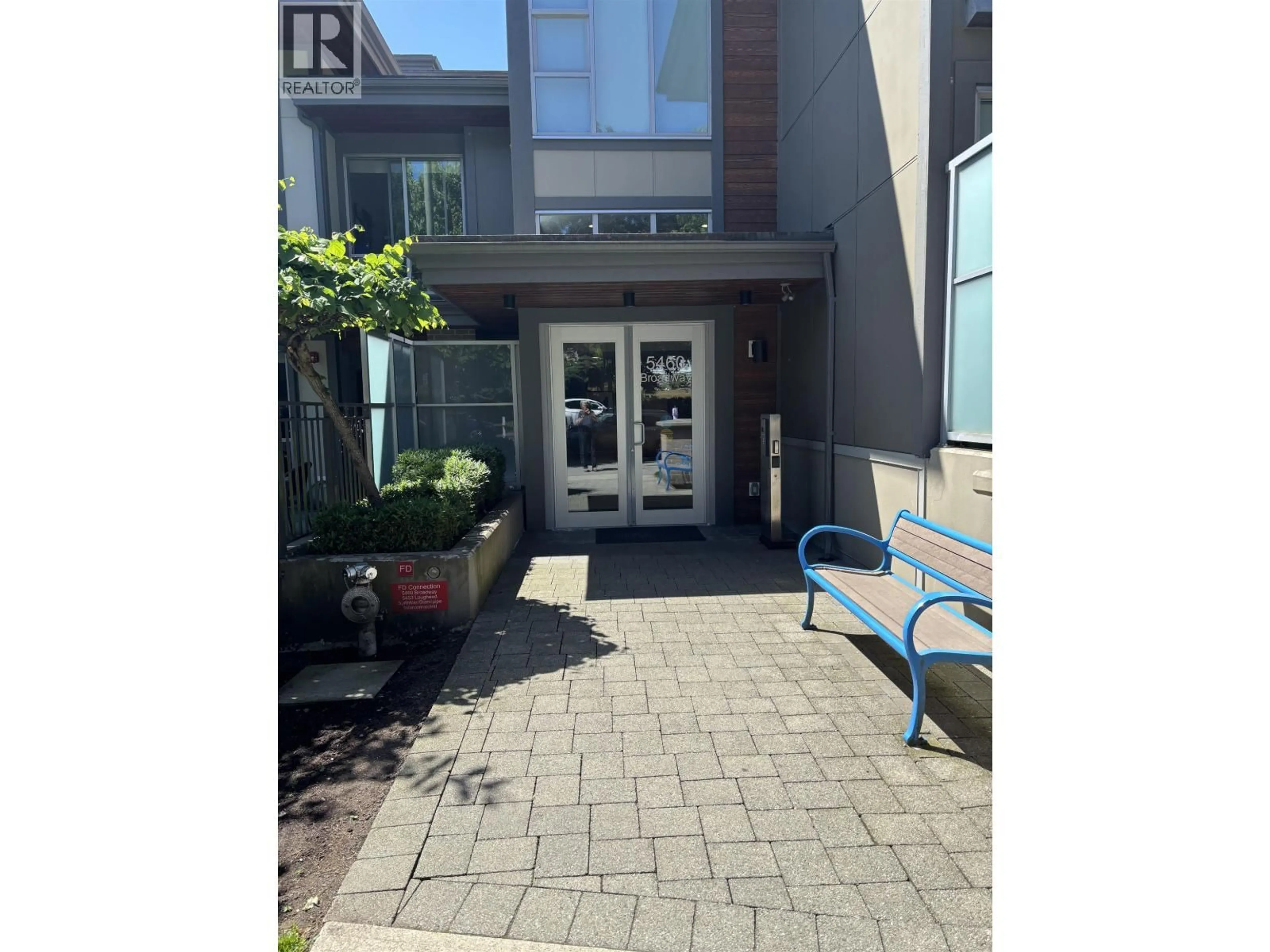 Patio, street for 319 - 5460 BROADWAY, Burnaby British Columbia V5B0B4