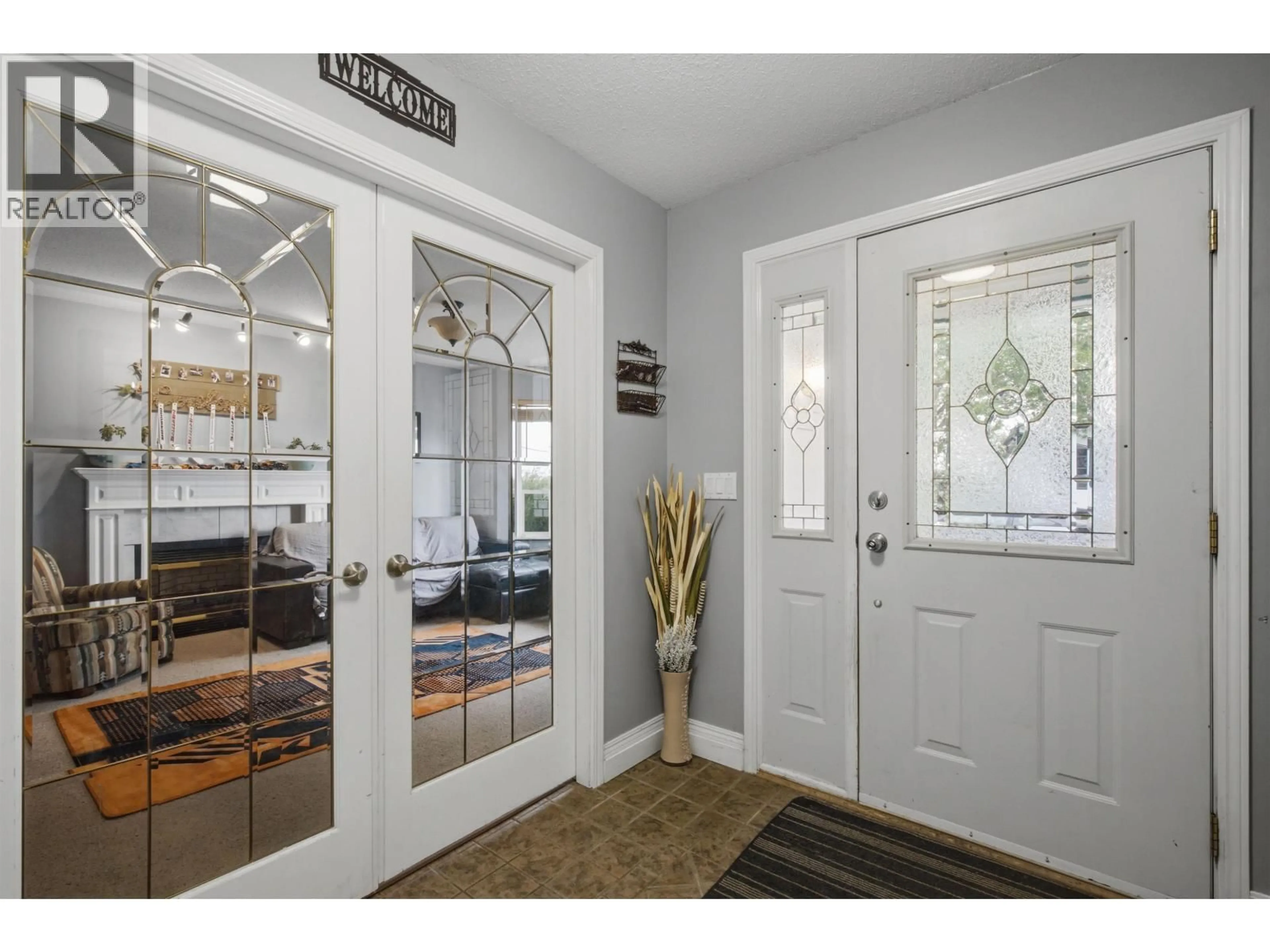 Indoor entryway for 2995 GOLD DIGGER DRIVE, 150 Mile House British Columbia V0K2G0