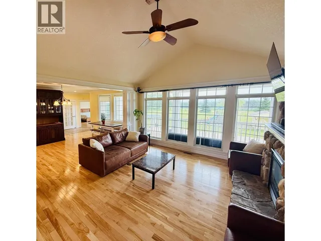 12201 PACIFIC AVENUE, Fort St. John 5