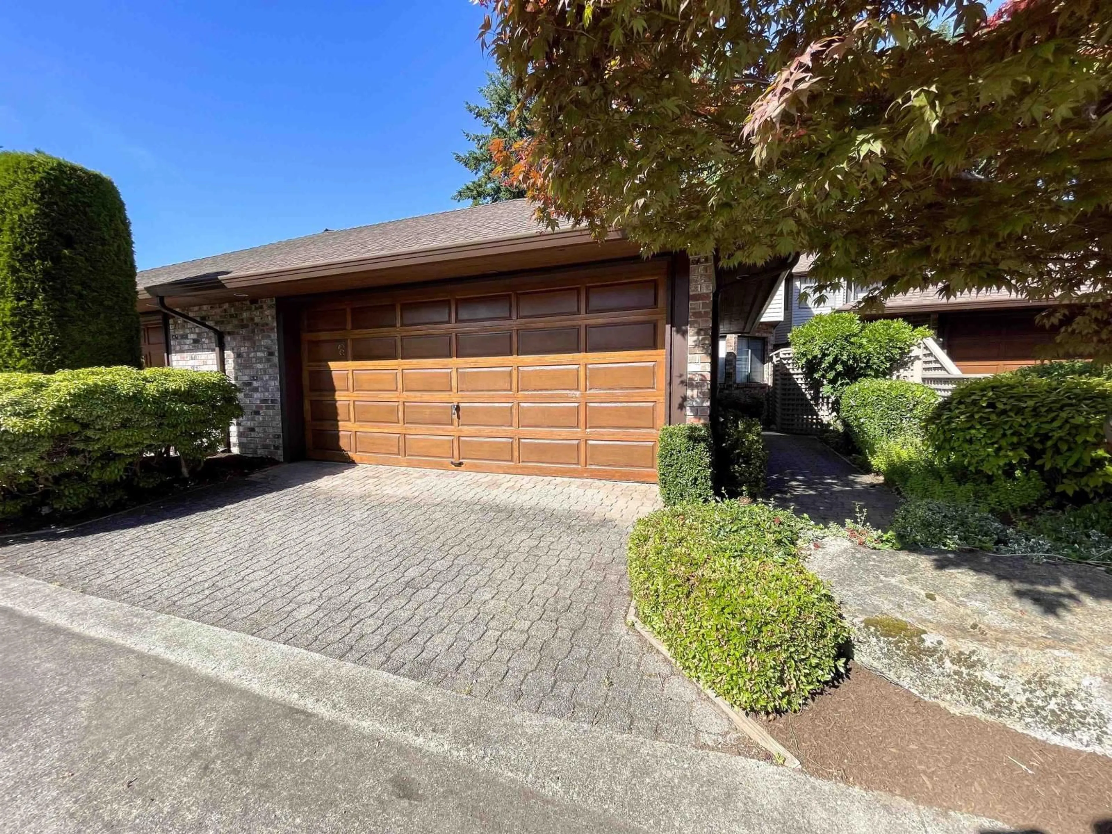 Indoor garage for 6 - 1725 SOUTHMERE CRESCENT, Surrey British Columbia V4A7A7