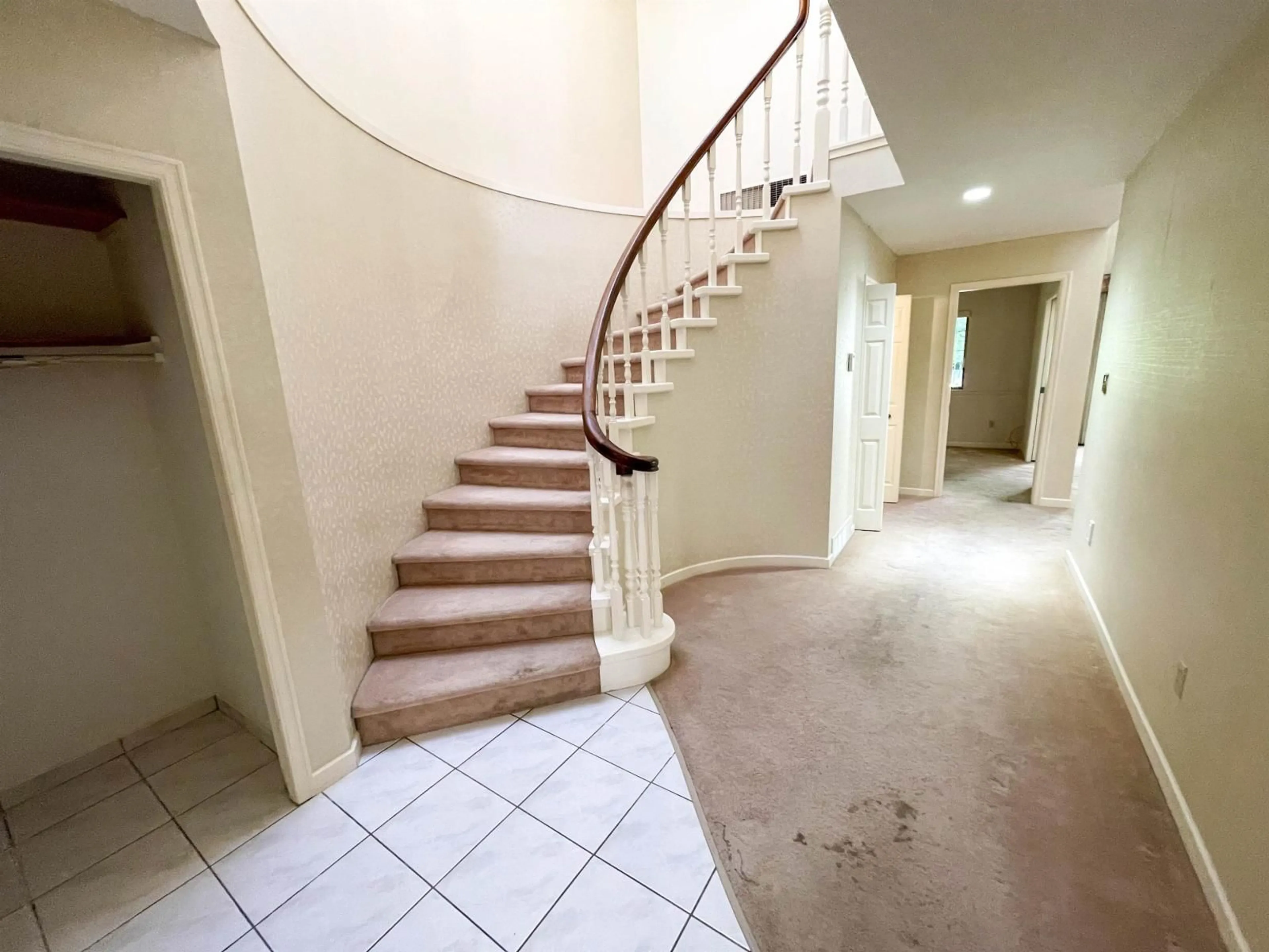 Unknown for 6 - 1725 SOUTHMERE CRESCENT, Surrey British Columbia V4A7A7