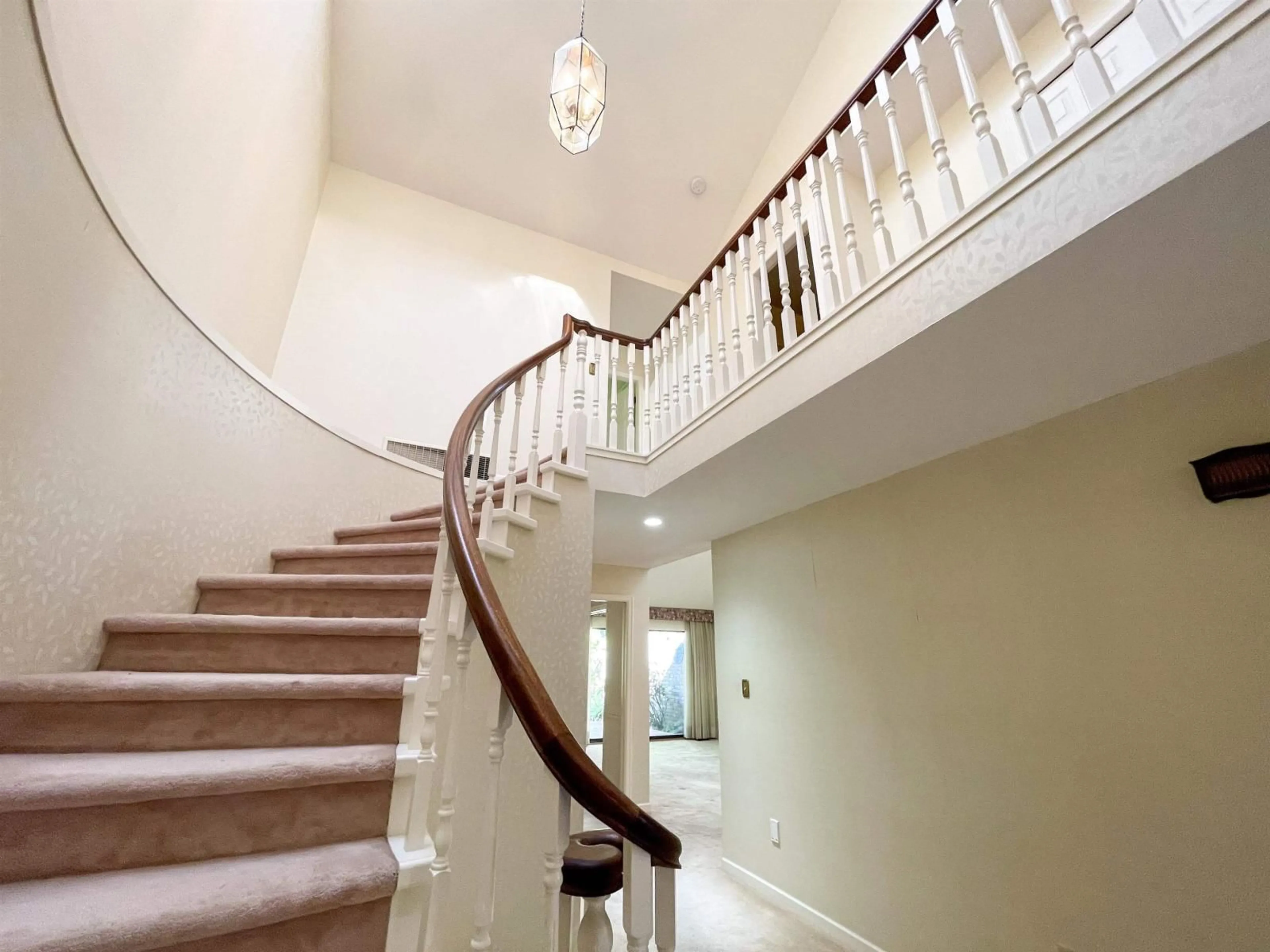 Stairs for 6 - 1725 SOUTHMERE CRESCENT, Surrey British Columbia V4A7A7