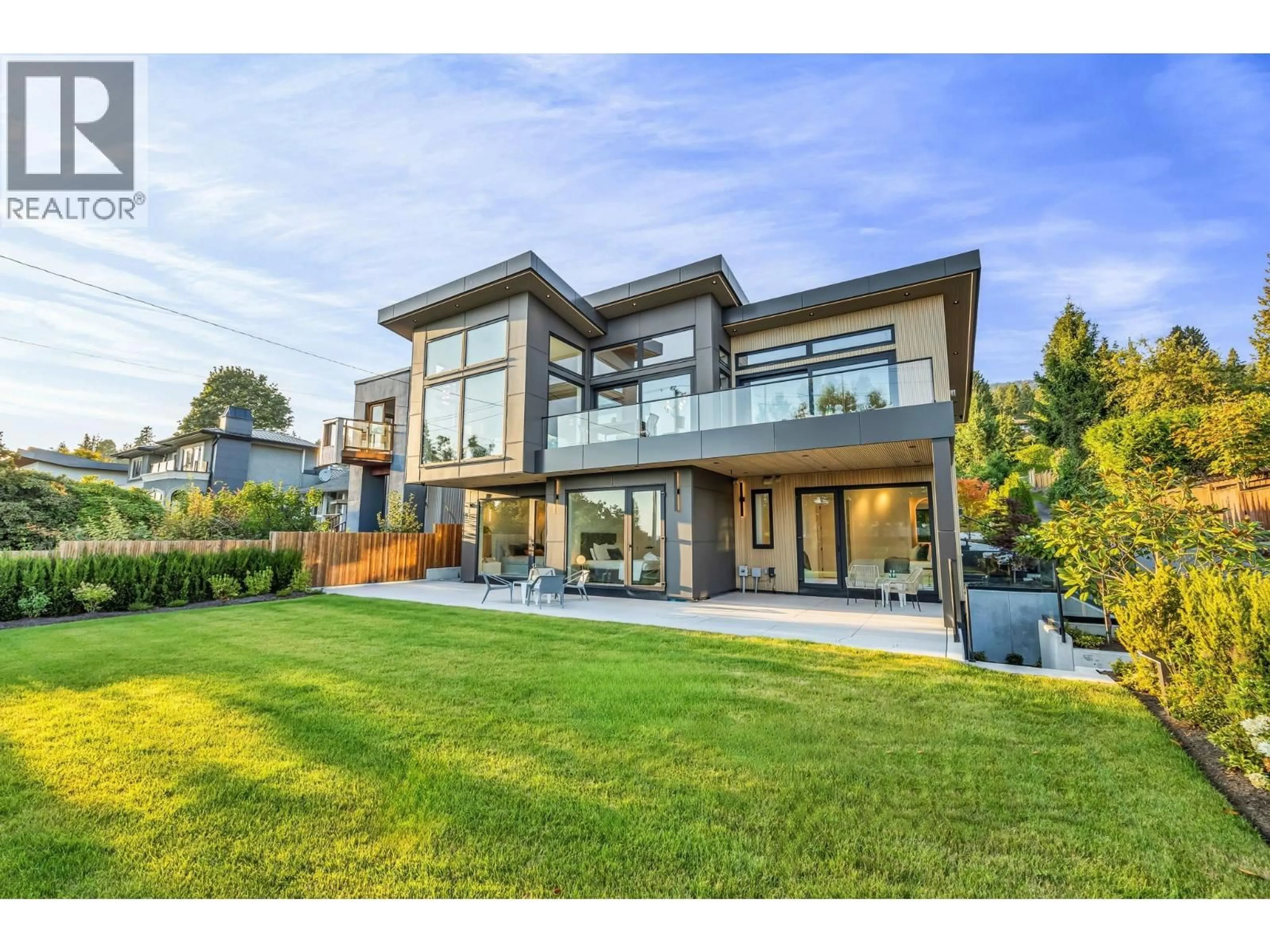Home with brick exterior material, unknown for 2423 MATHERS AVENUE, West Vancouver British Columbia V7V2H9