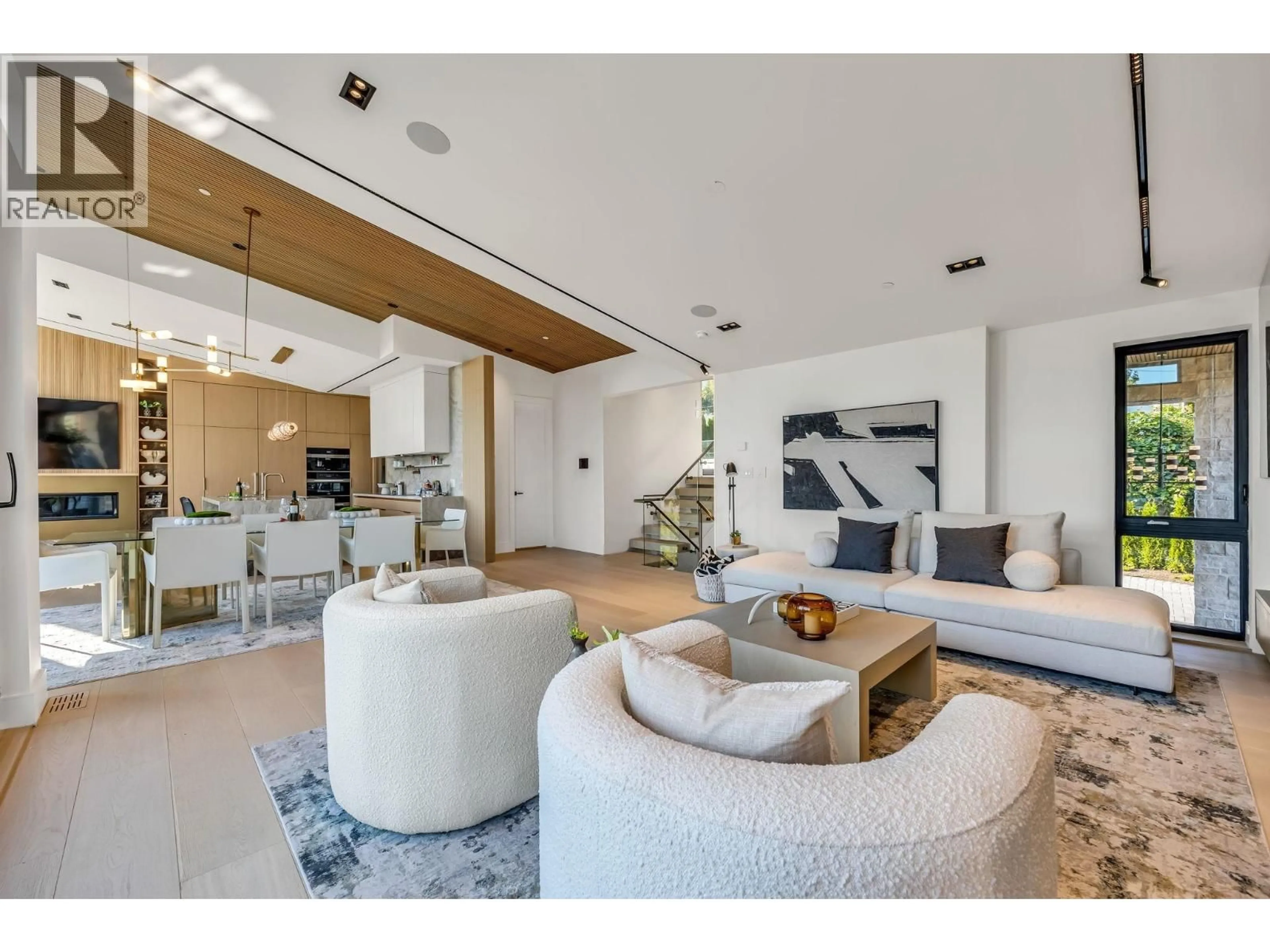 Living room with furniture, unknown for 2423 MATHERS AVENUE, West Vancouver British Columbia V7V2H9