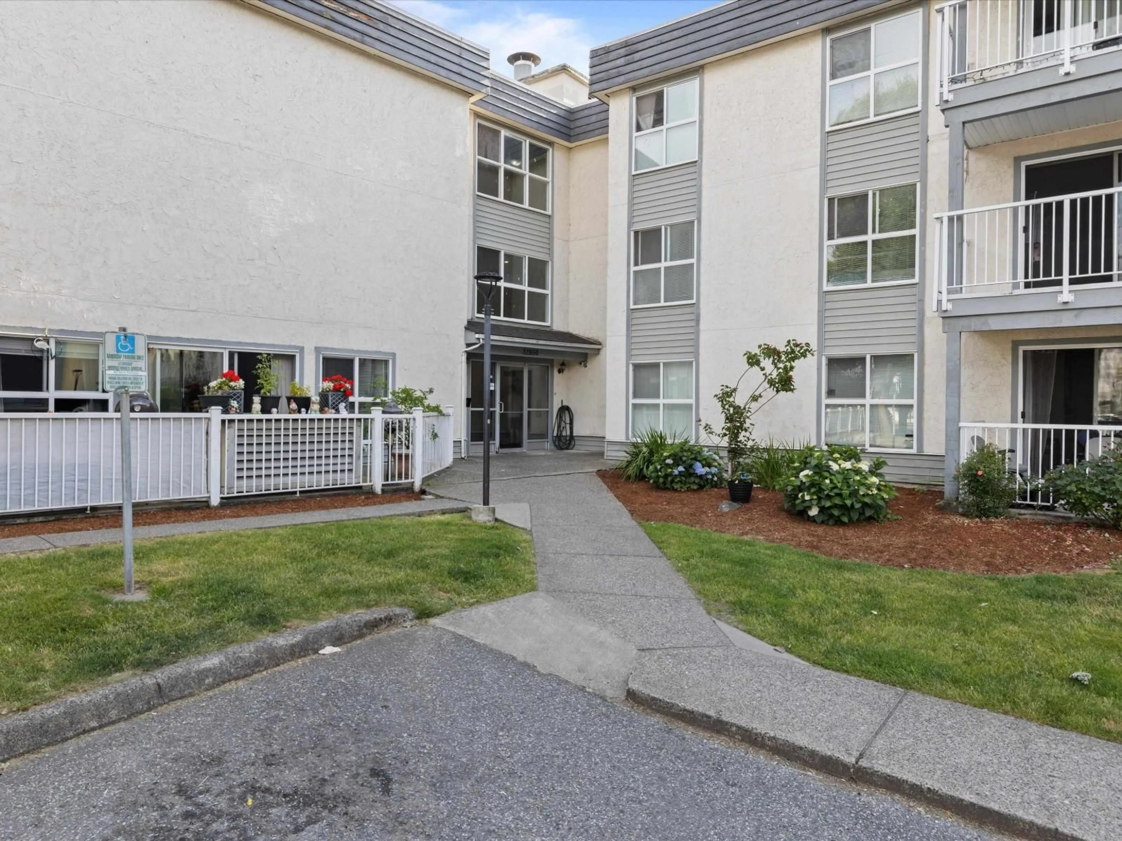 Unknown for 319 - 32850 GEORGE FERGUSON WAY, Abbotsford British Columbia V2S7K1
