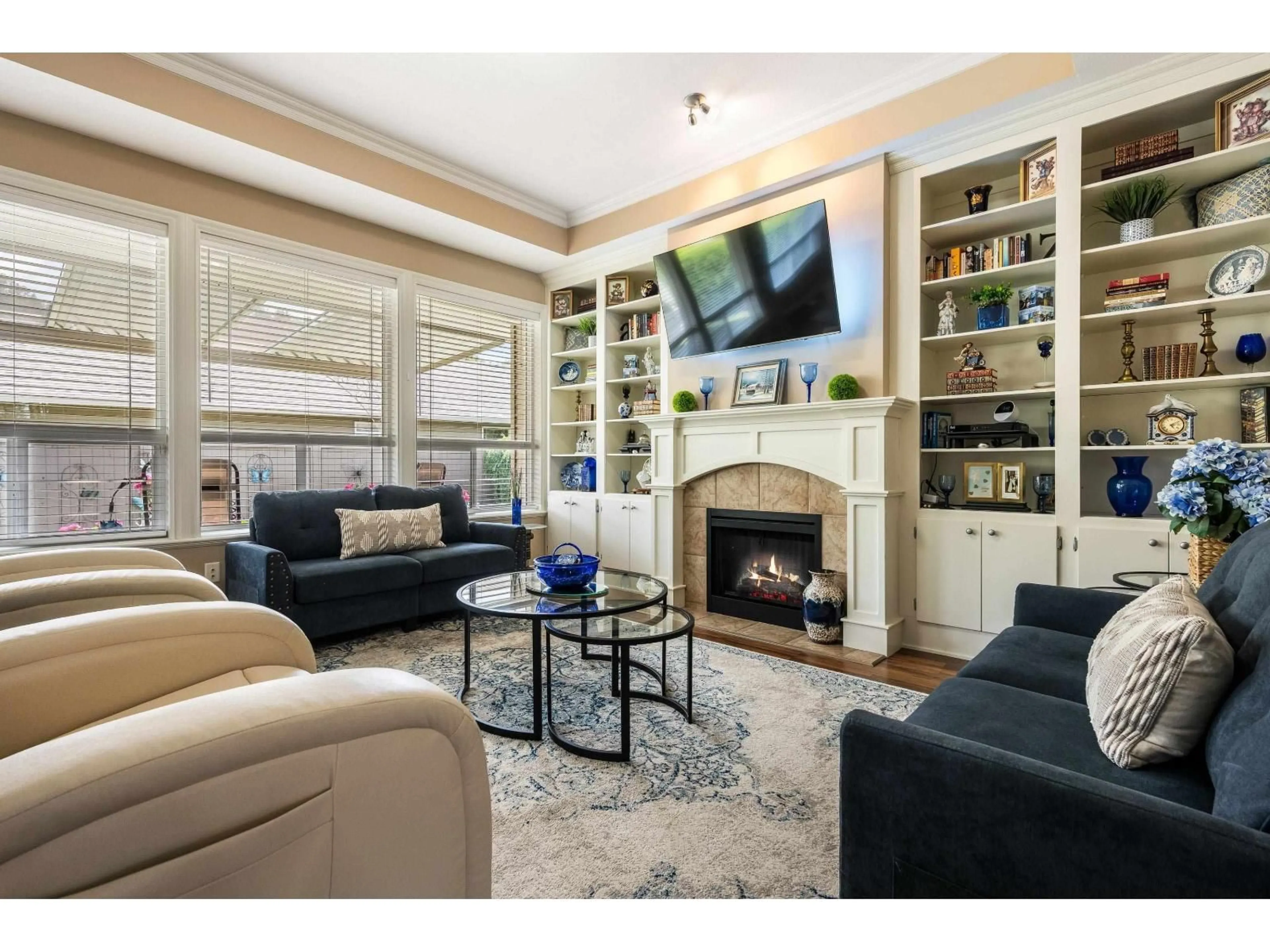 Living room with furniture, unknown for 46568 STONEY CREEK DRIVE, Chilliwack British Columbia V2R0E3
