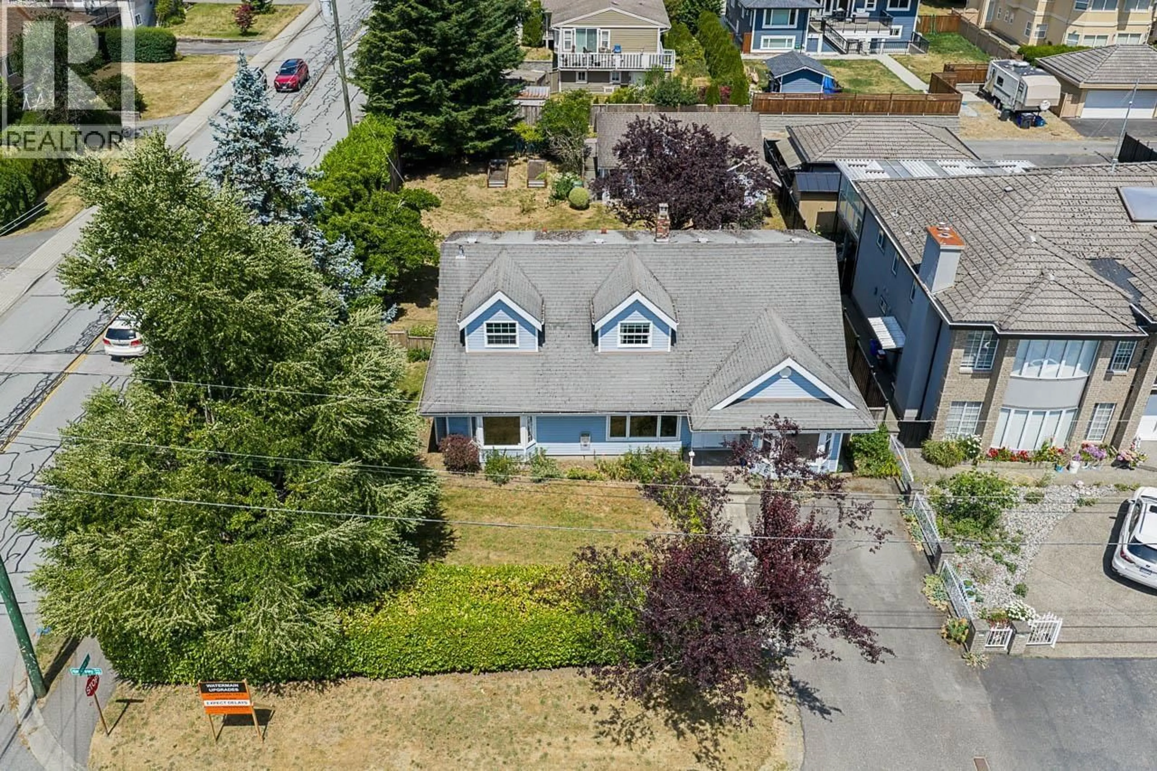 A pic from outside/outdoor area/front of a property/back of a property/a pic from drone, street for 1707 HAVERSLEY AVENUE, Coquitlam British Columbia V3J1V8