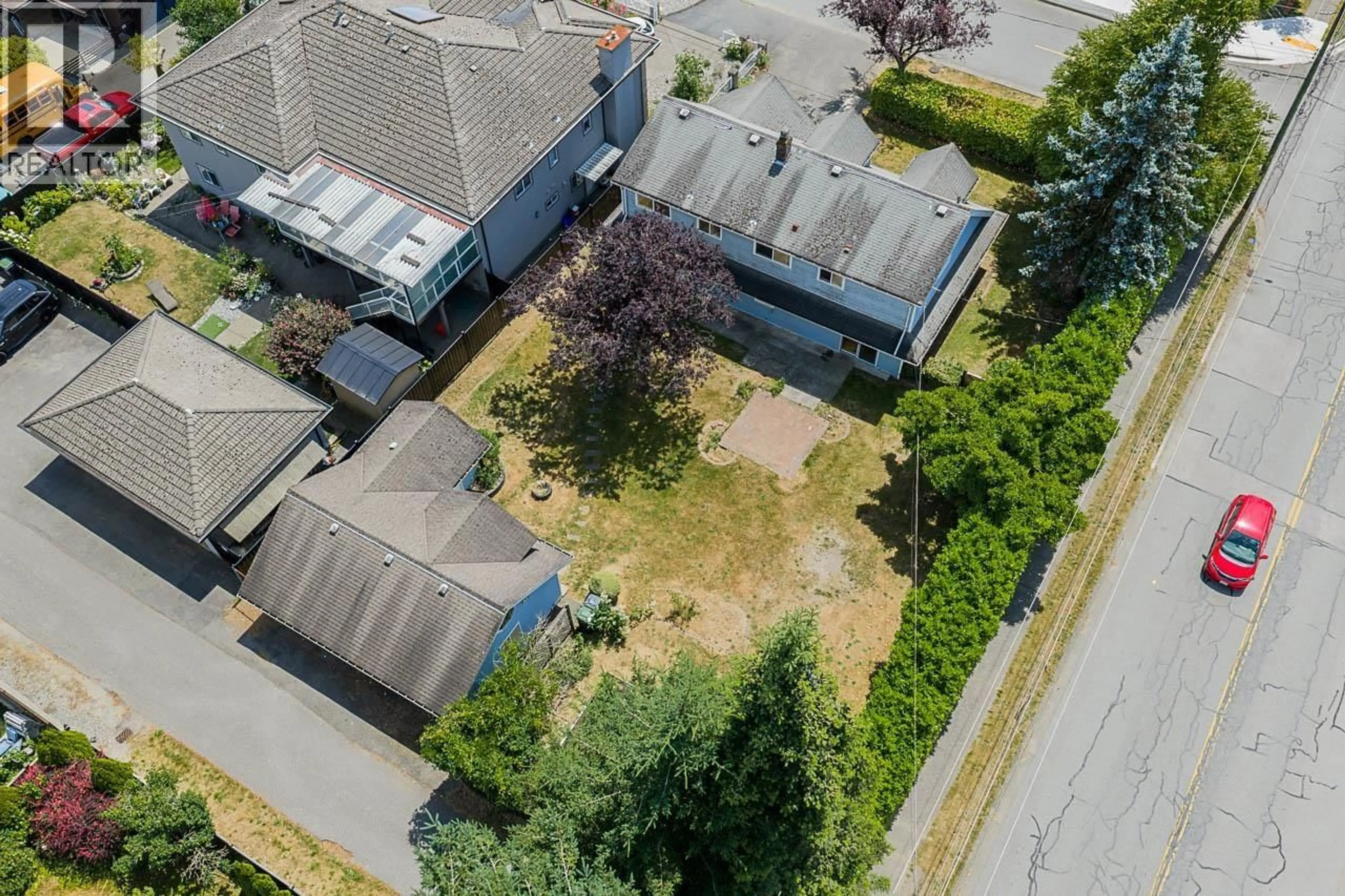 A pic from outside/outdoor area/front of a property/back of a property/a pic from drone, street for 1707 HAVERSLEY AVENUE, Coquitlam British Columbia V3J1V8