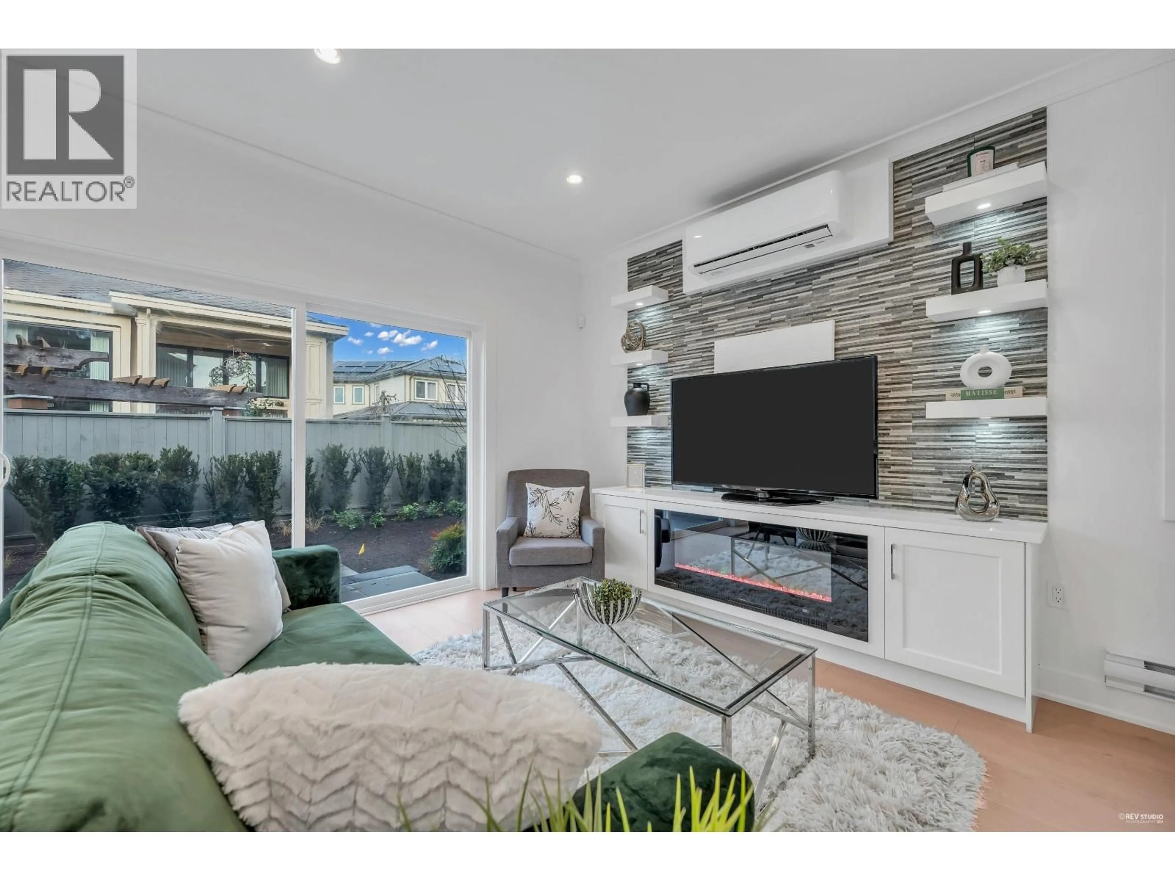 Living room with furniture, unknown for 107 - 8233 WILLIAMS ROAD, Richmond British Columbia V7A1G4