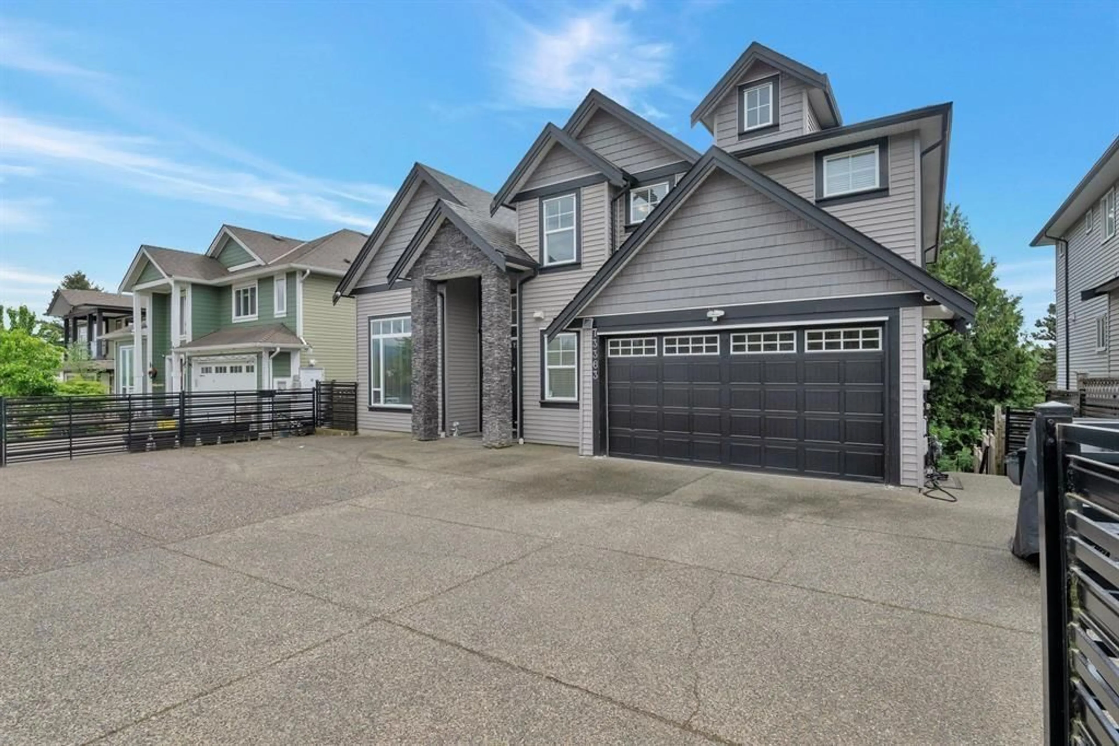 Home with vinyl exterior material, street for 7 - 3363 HORN STREET, Abbotsford British Columbia V2S7B3