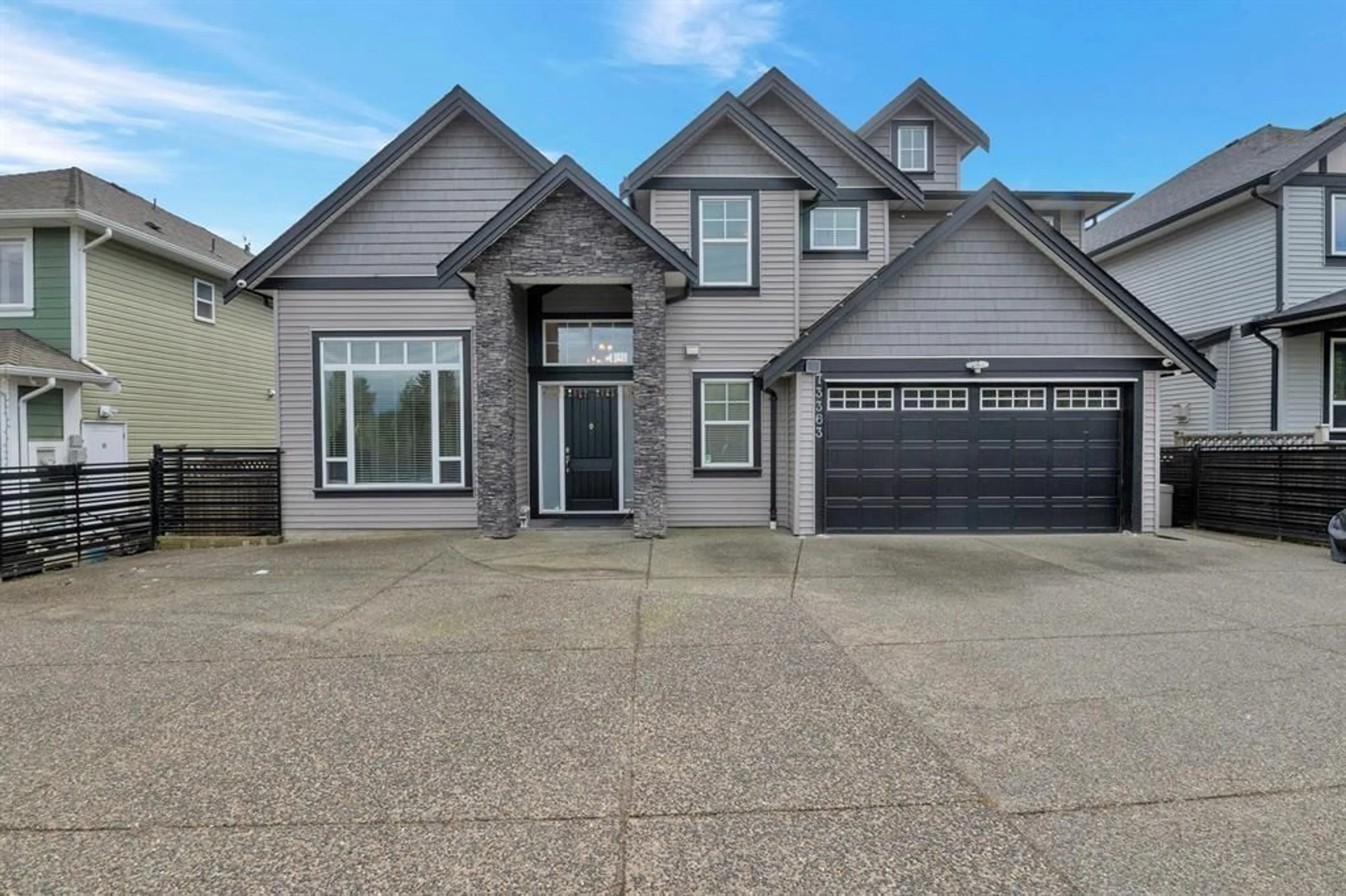 Home with vinyl exterior material, street for 7 - 3363 HORN STREET, Abbotsford British Columbia V2S7B3