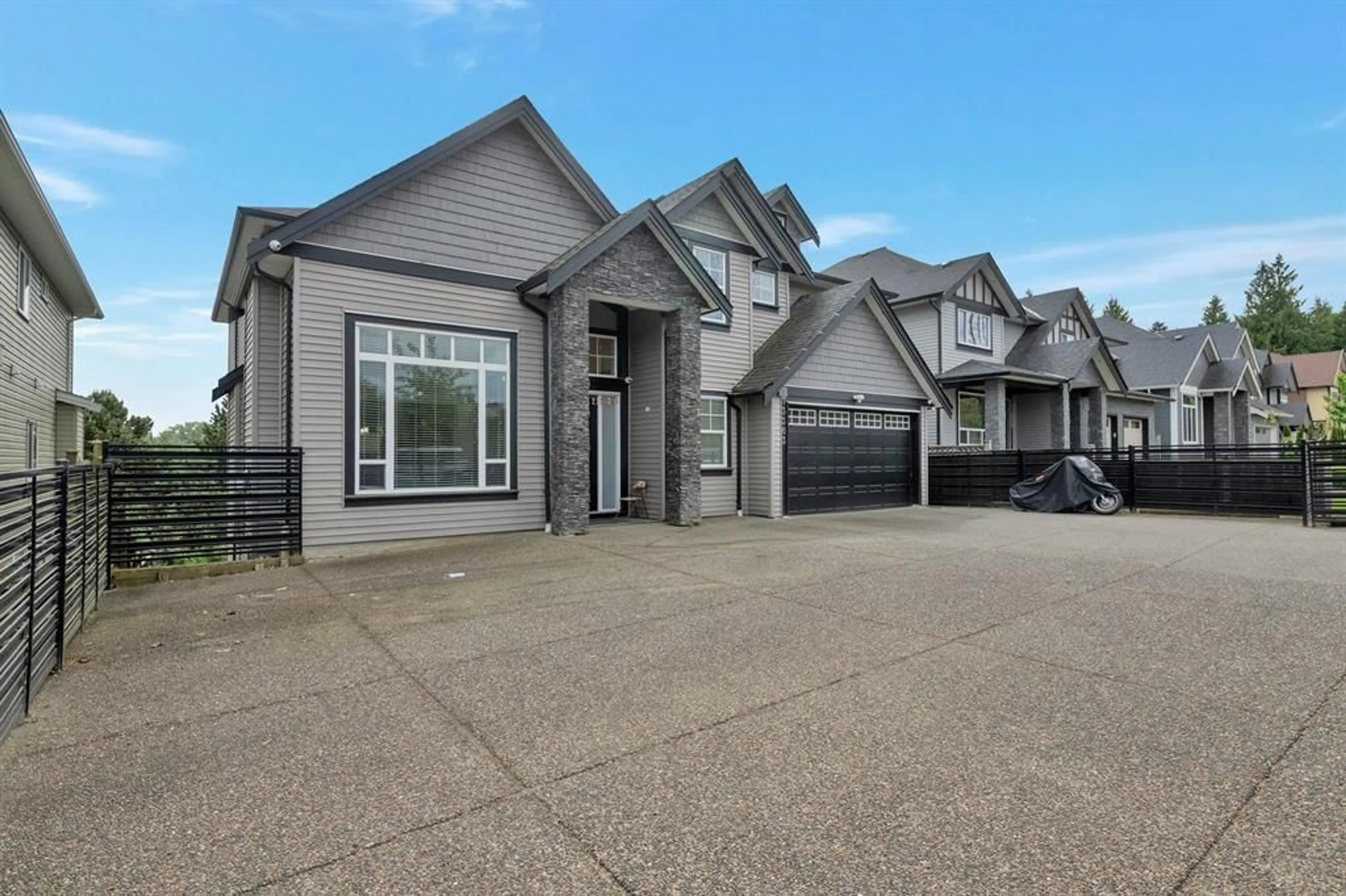 Home with vinyl exterior material, street for 7 - 3363 HORN STREET, Abbotsford British Columbia V2S7B3