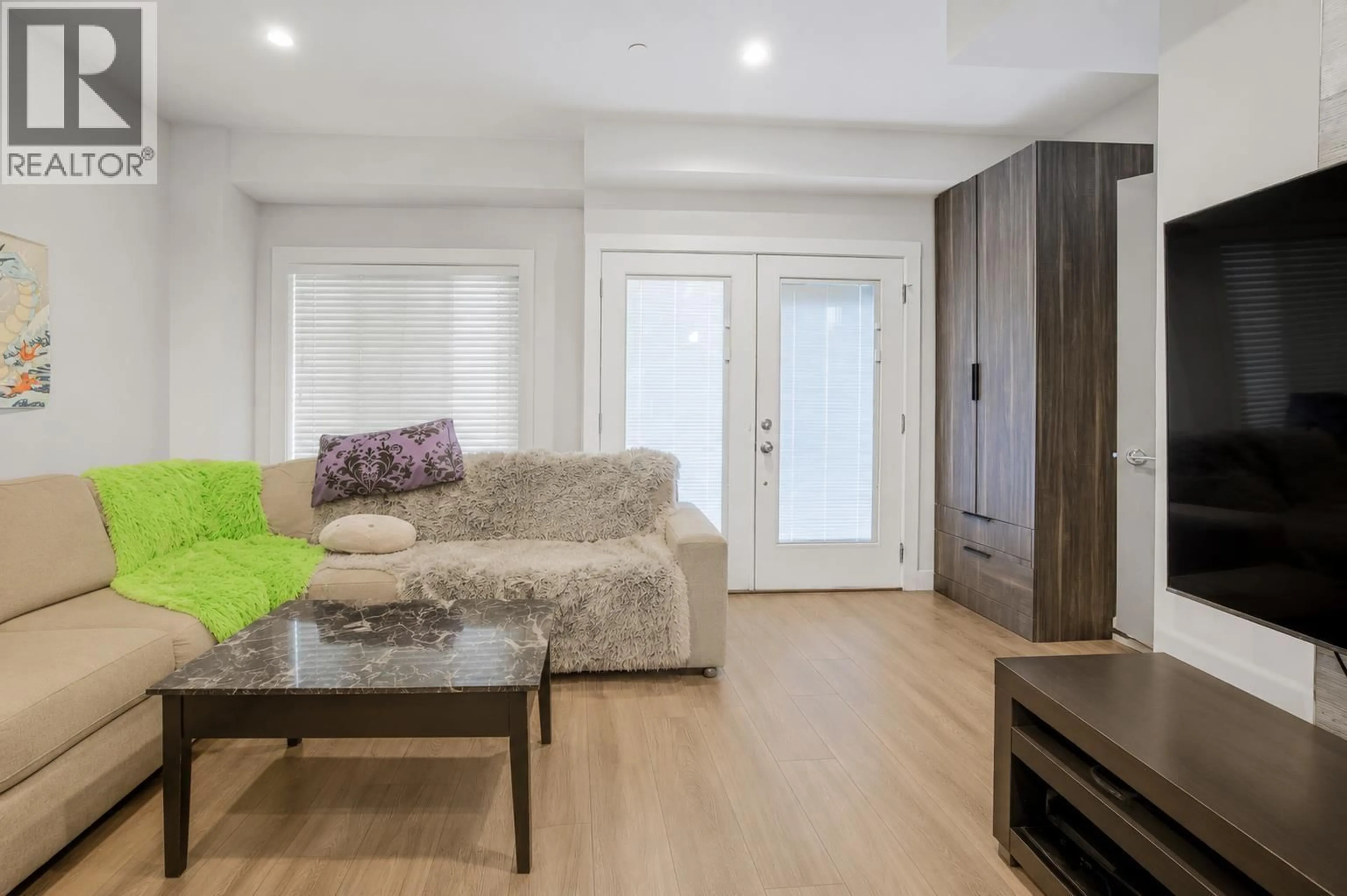 Living room with furniture, wood/laminate floor for 2412 DUNDAS STREET, Vancouver British Columbia V5K1P6