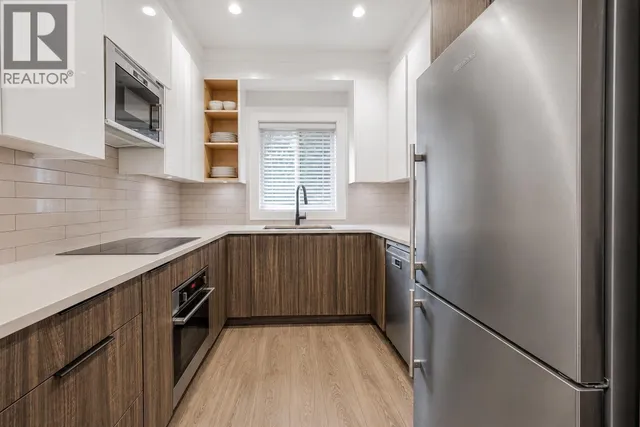 2412 DUNDAS STREET, Vancouver 3