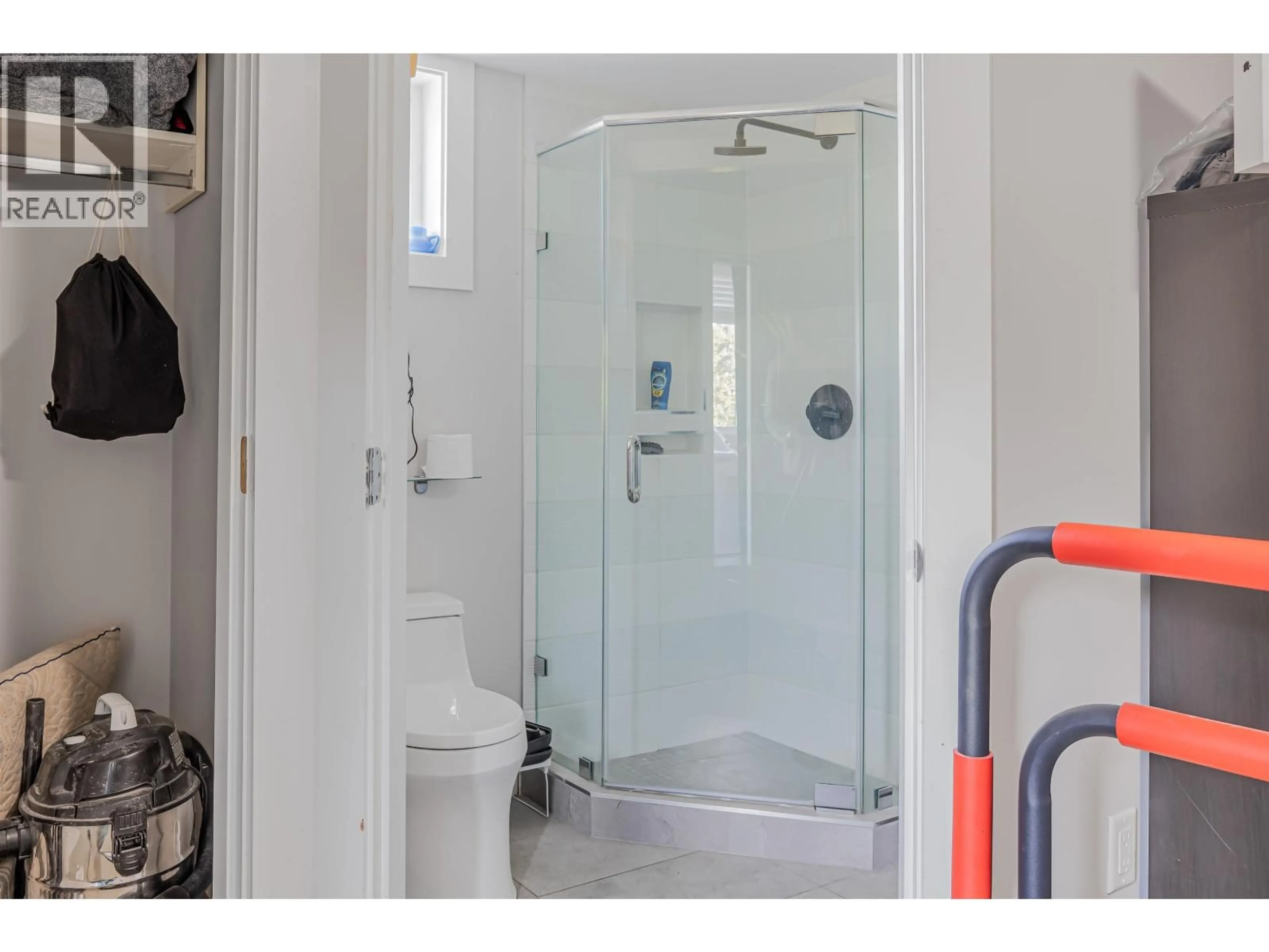 Standard bathroom, unknown for 2412 DUNDAS STREET, Vancouver British Columbia V5K1P6