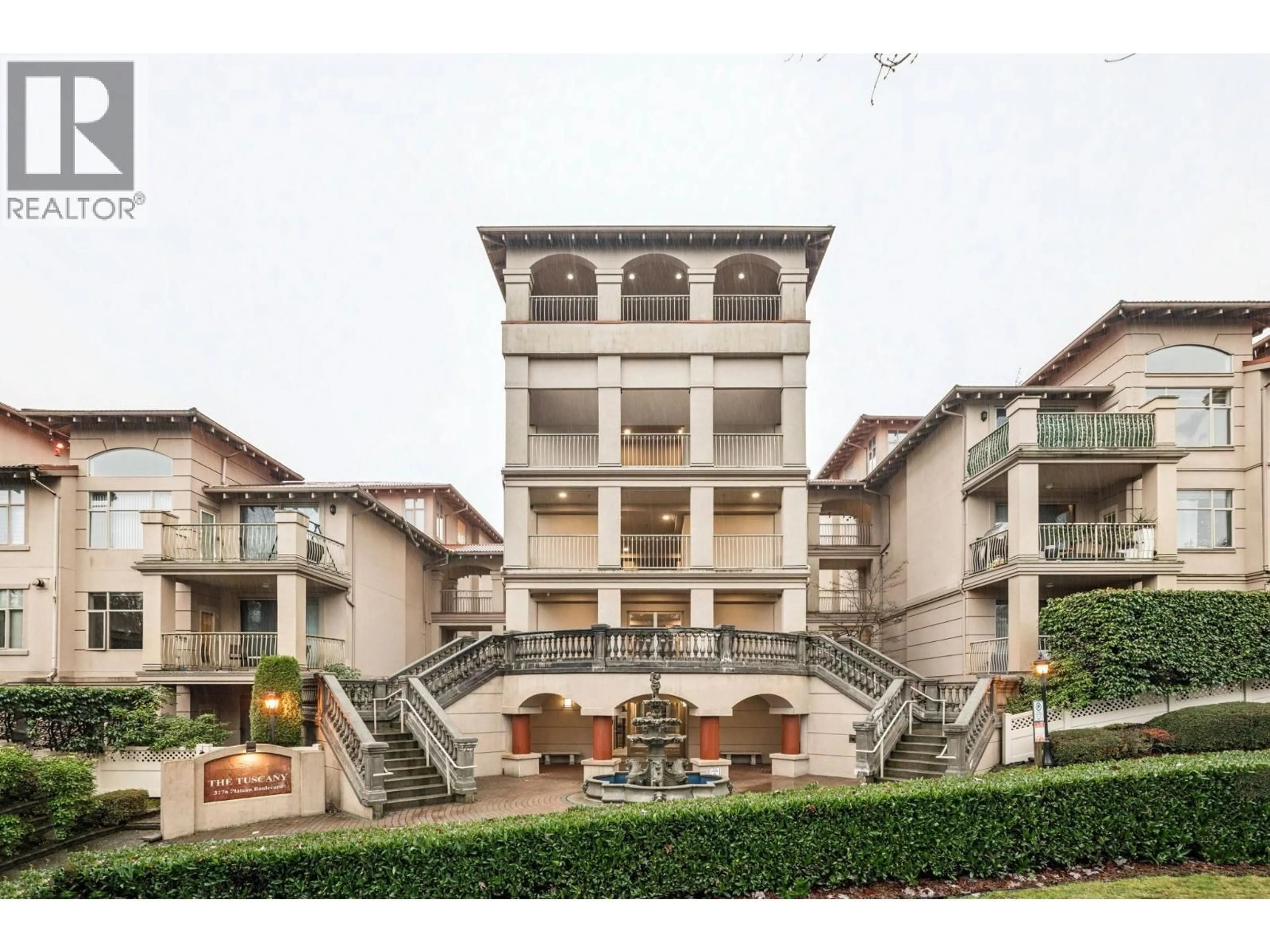 Patio, building for 208 - 3176 PLATEAU BOULEVARD, Coquitlam British Columbia V3E3J2