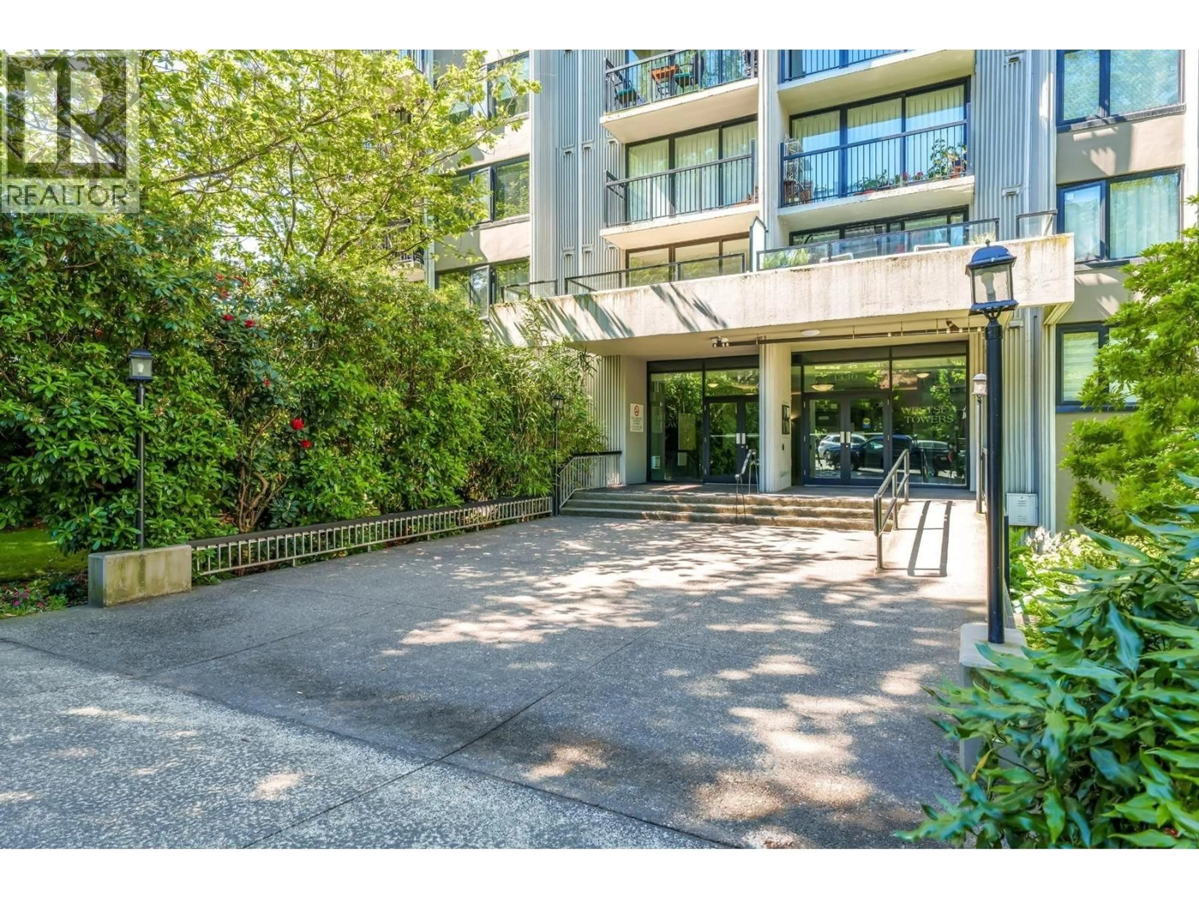 Indoor foyer for 402 - 1330 HARWOOD STREET, Vancouver British Columbia V7V1K9