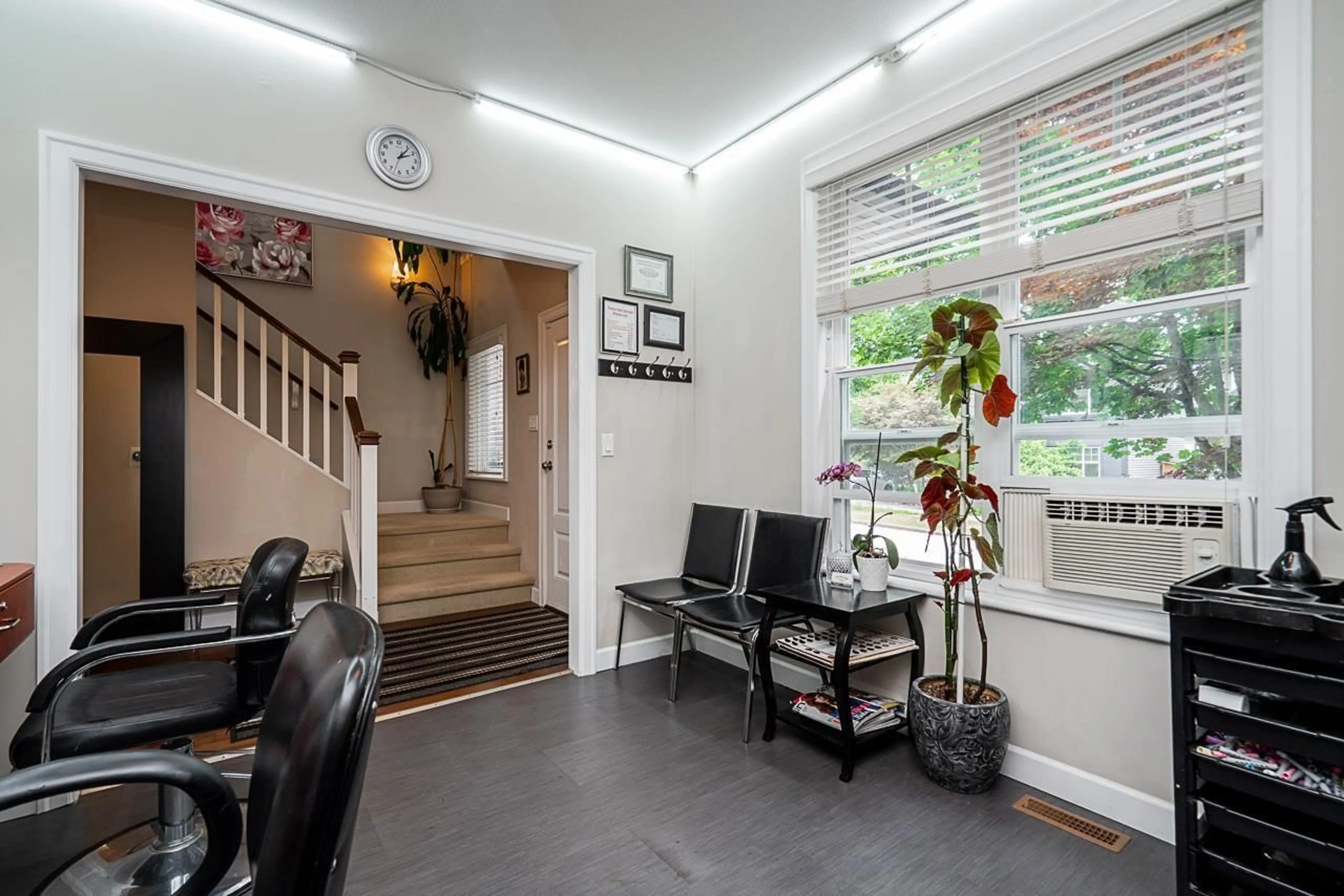 Indoor foyer for 6781 193A STREET, Surrey British Columbia V4N0B8
