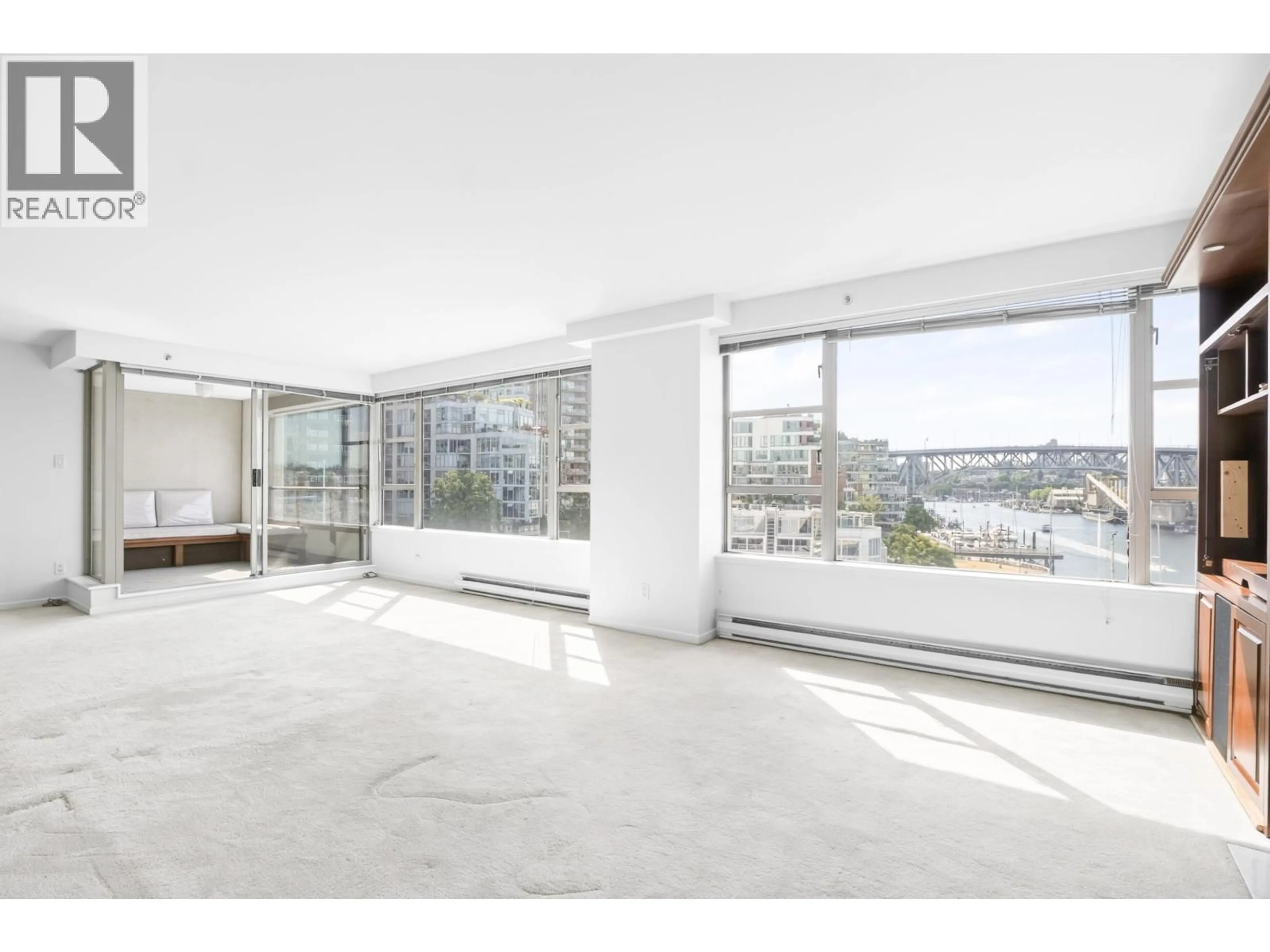 Indoor foyer for 502 - 1012 BEACH AVENUE, Vancouver British Columbia V6E1T7
