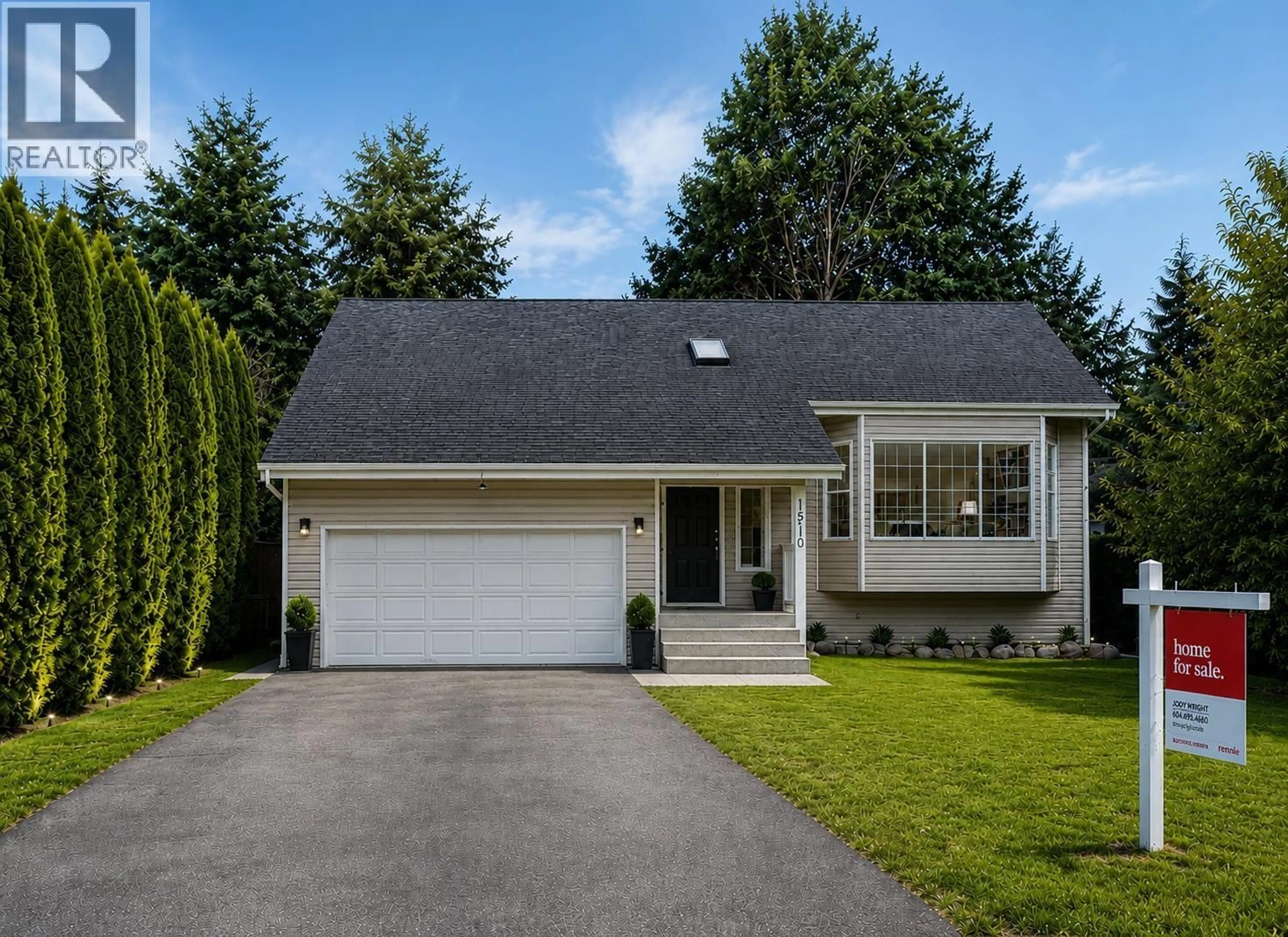 Home with vinyl exterior material, street for 1510 MACDONALD PLACE, Squamish British Columbia V0N1H0