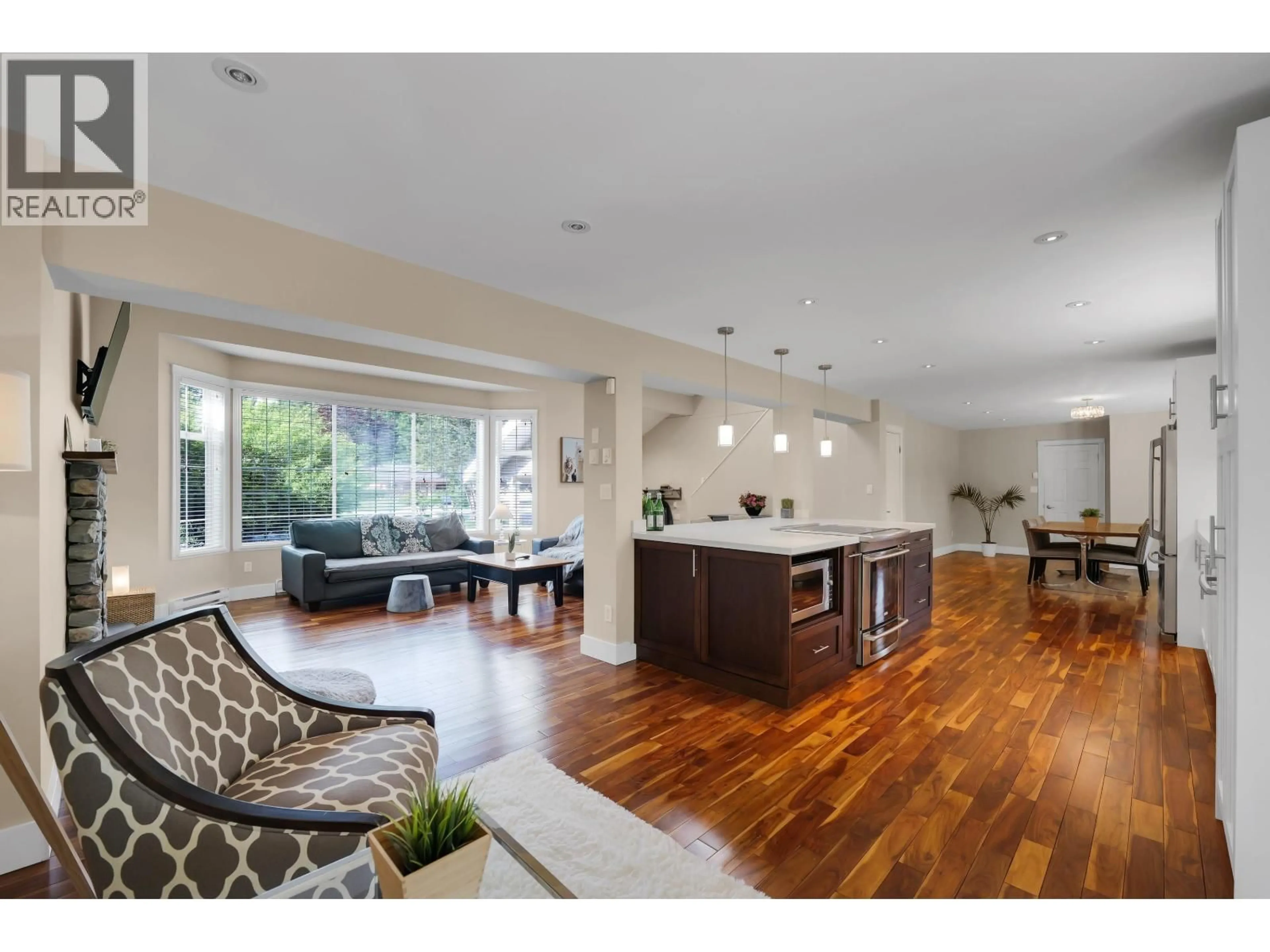 Open concept kitchen, wood/laminate floor for 1510 MACDONALD PLACE, Squamish British Columbia V0N1H0