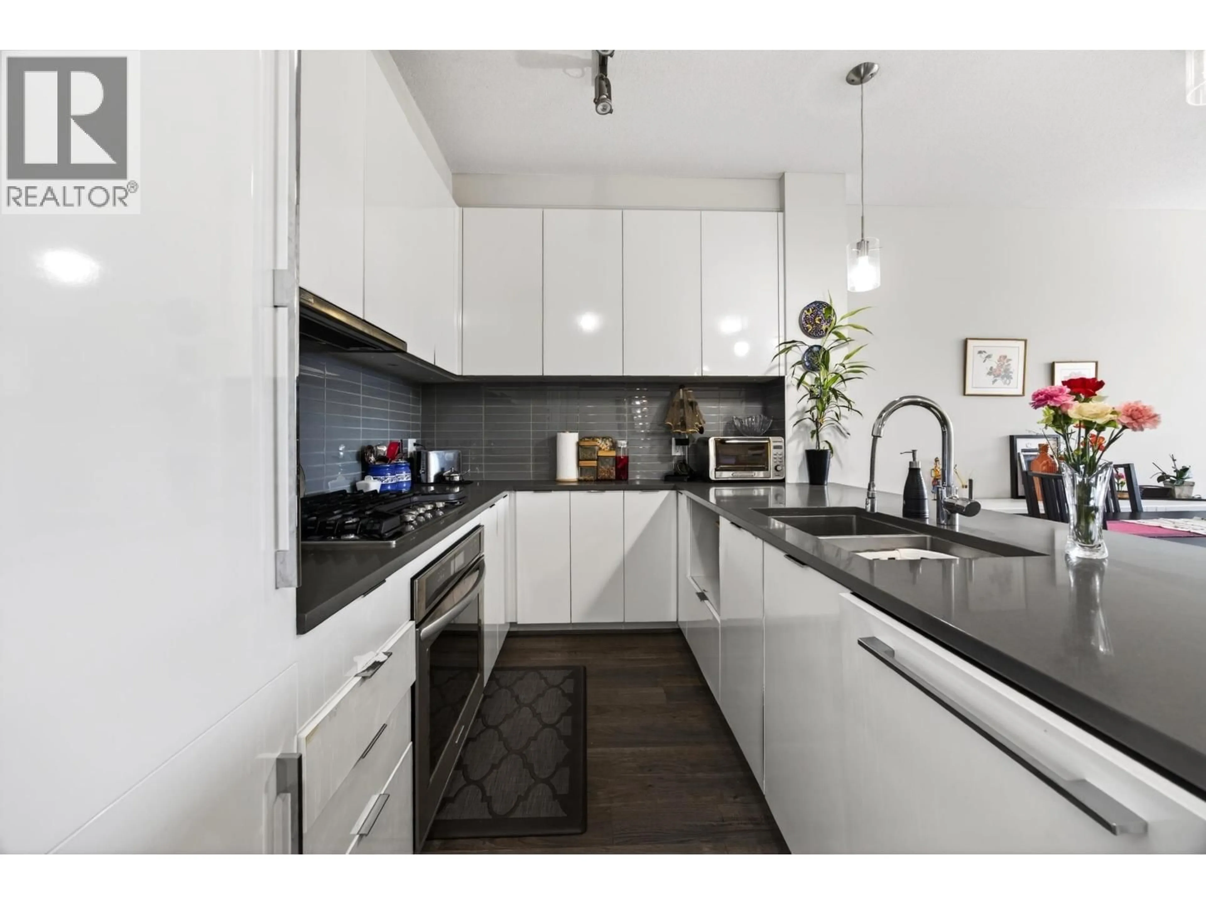 Contemporary kitchen, unknown for 427 - 9311 ALEXANDRA ROAD, Richmond British Columbia V6X0L8