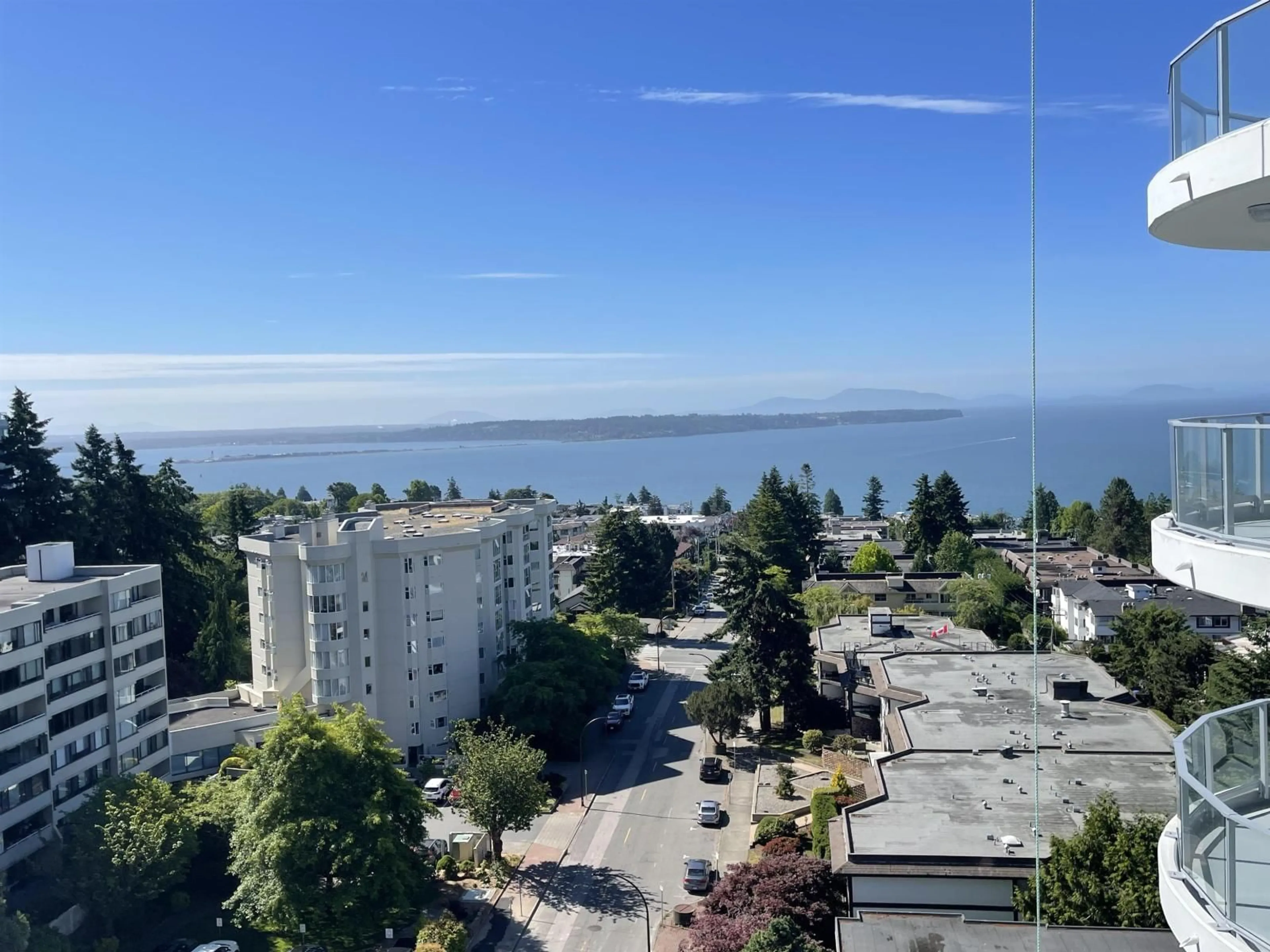 A pic from outside/outdoor area/front of a property/back of a property/a pic from drone, water/lake/river/ocean view for 1003 - 1475 FOSTER STREET, White Rock British Columbia V4B0C3