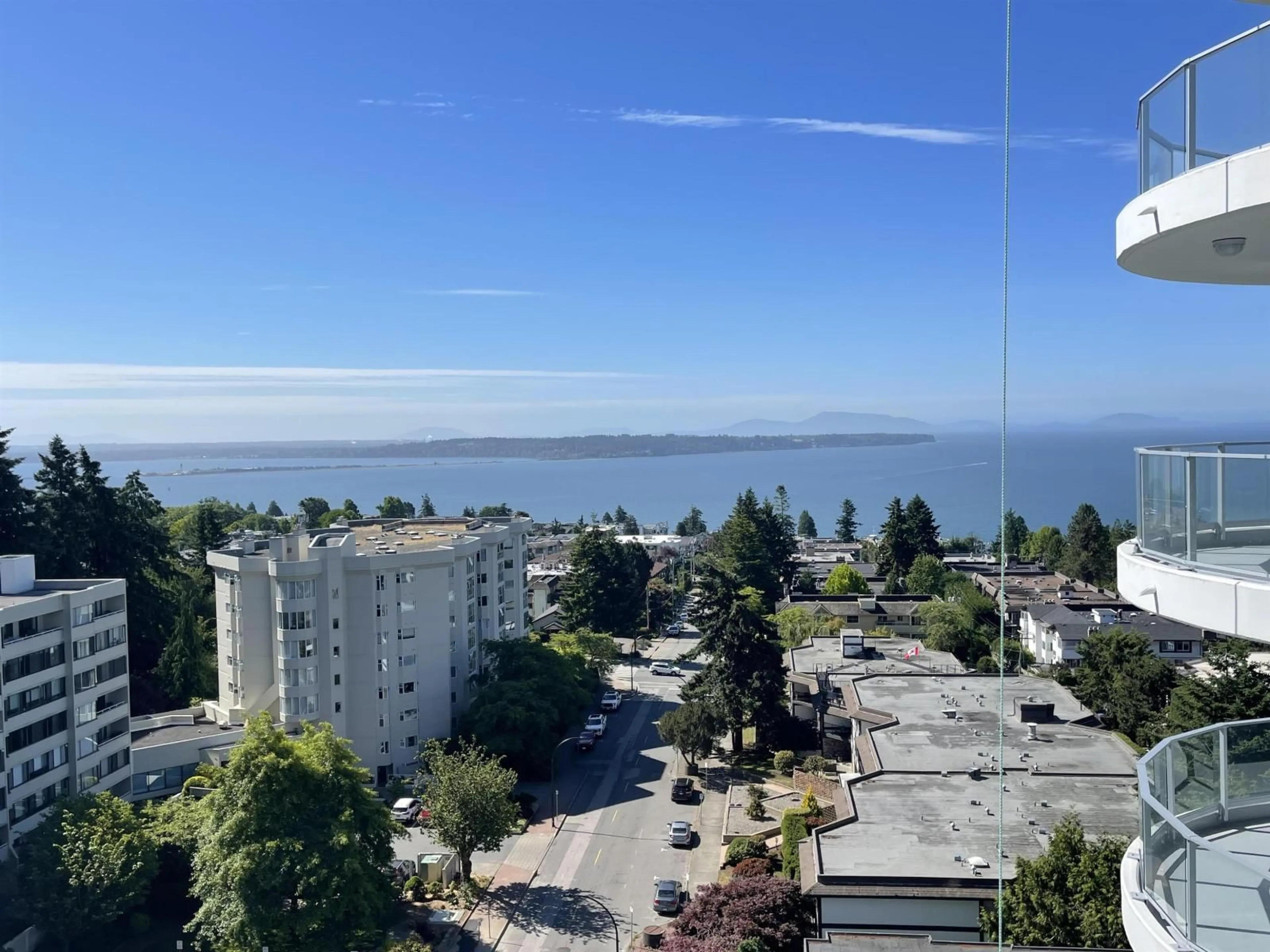A pic from outside/outdoor area/front of a property/back of a property/a pic from drone, water/lake/river/ocean view for 1003 - 1475 FOSTER STREET, White Rock British Columbia V4B0C3