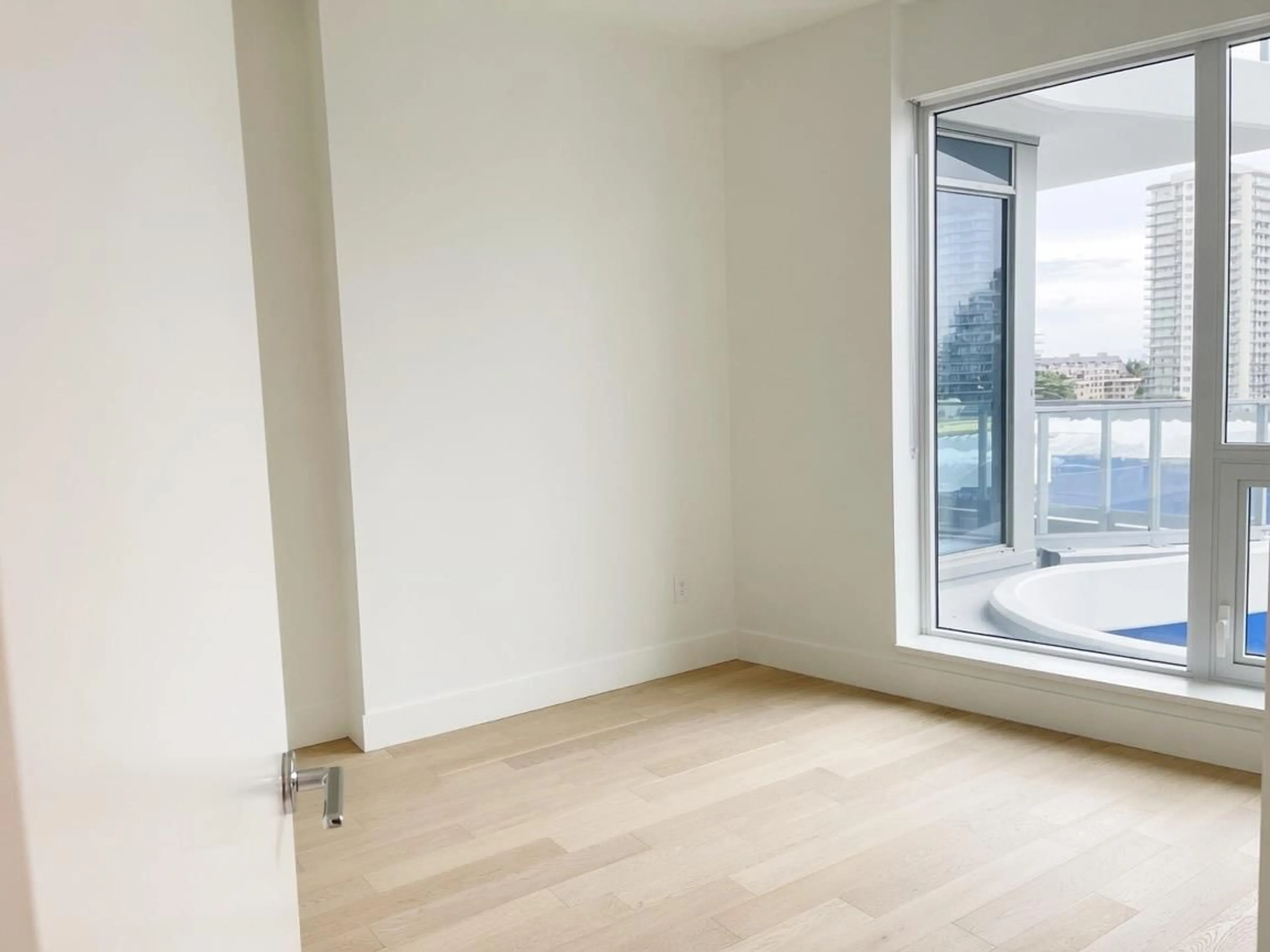 A pic of a room for 1003 - 1475 FOSTER STREET, White Rock British Columbia V4B0C3