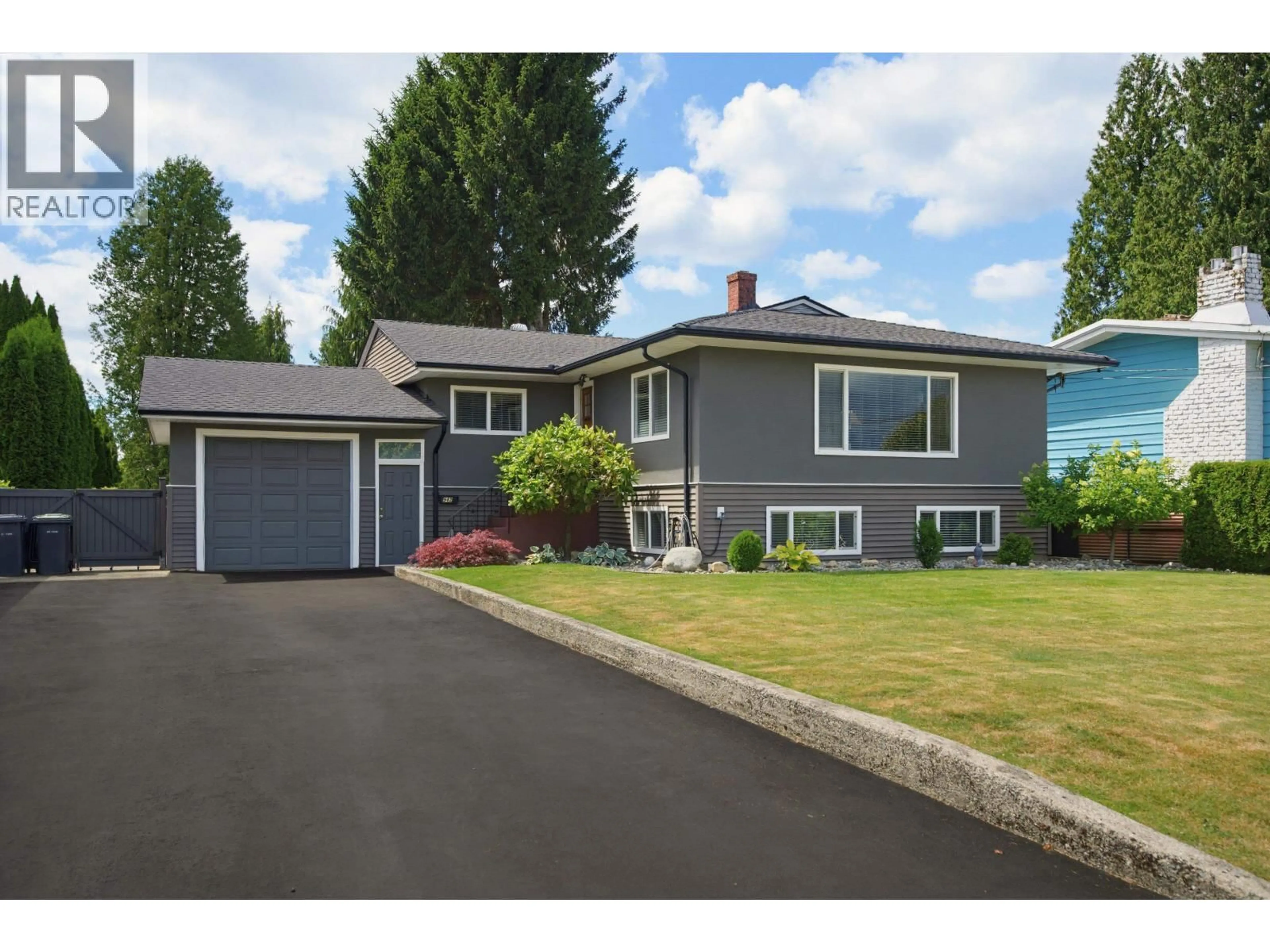 Home with vinyl exterior material, street for 942 PORTER STREET, Coquitlam British Columbia V3J5C2