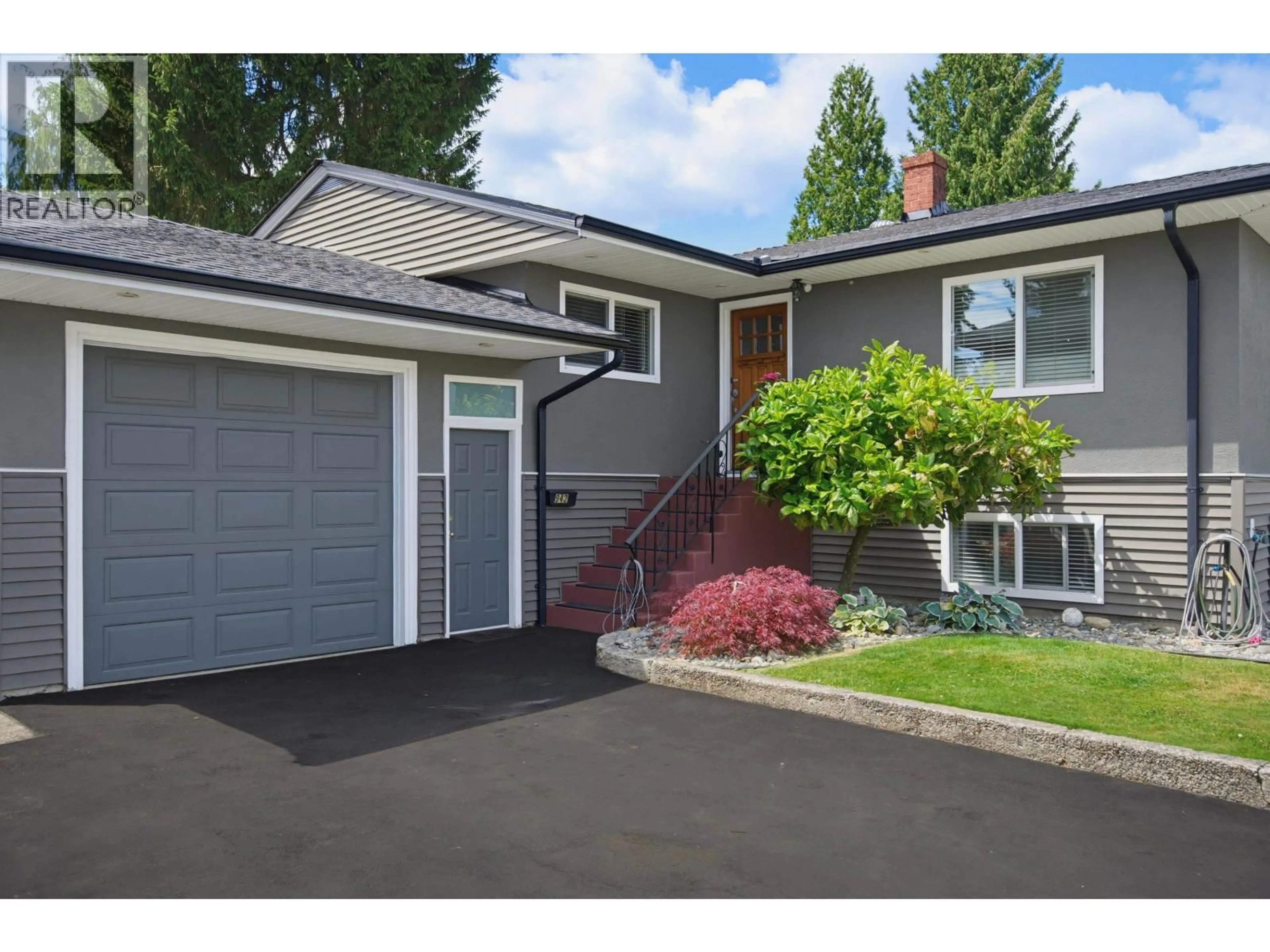 Home with vinyl exterior material, street for 942 PORTER STREET, Coquitlam British Columbia V3J5C2