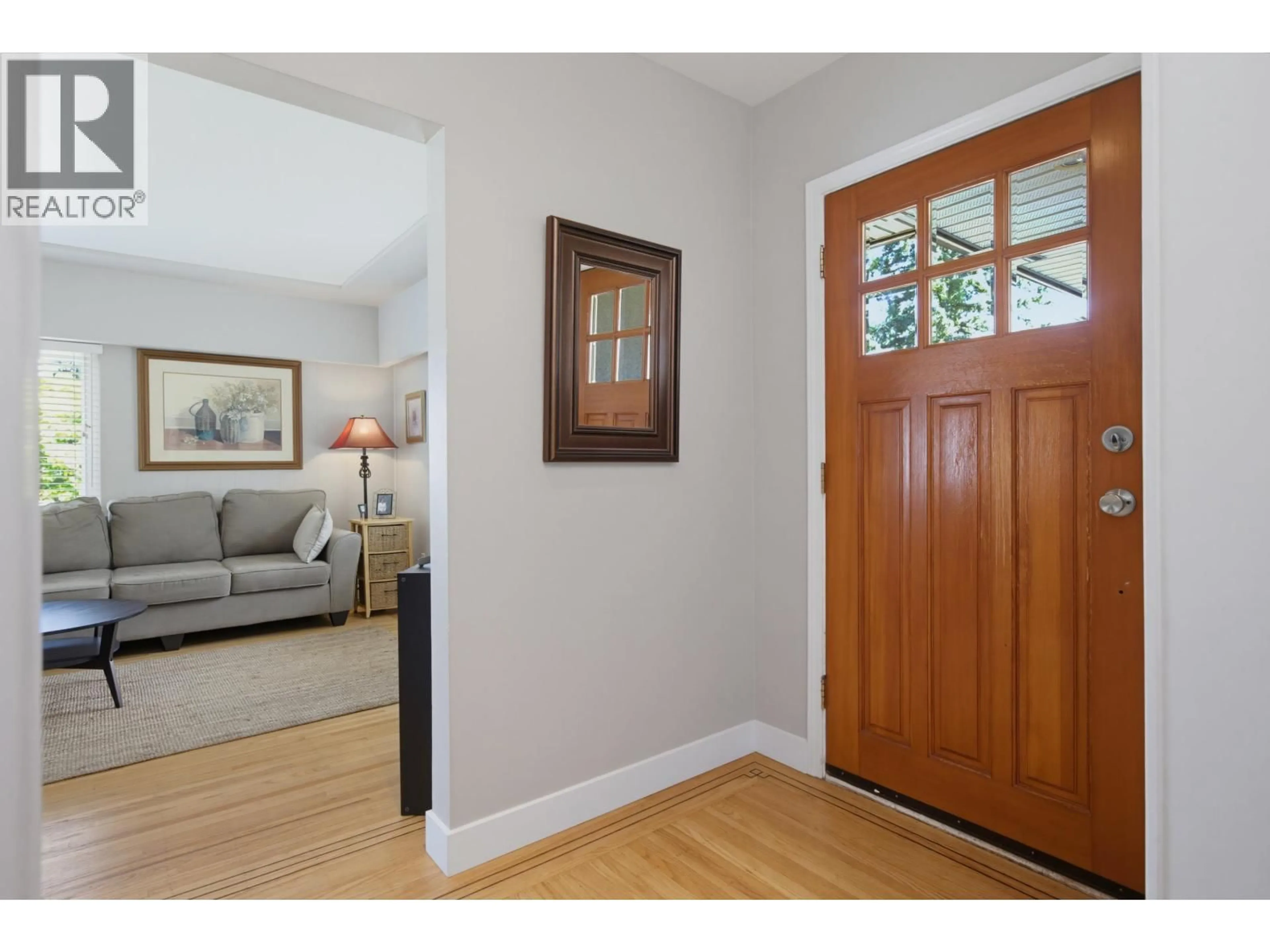 Indoor entryway for 942 PORTER STREET, Coquitlam British Columbia V3J5C2