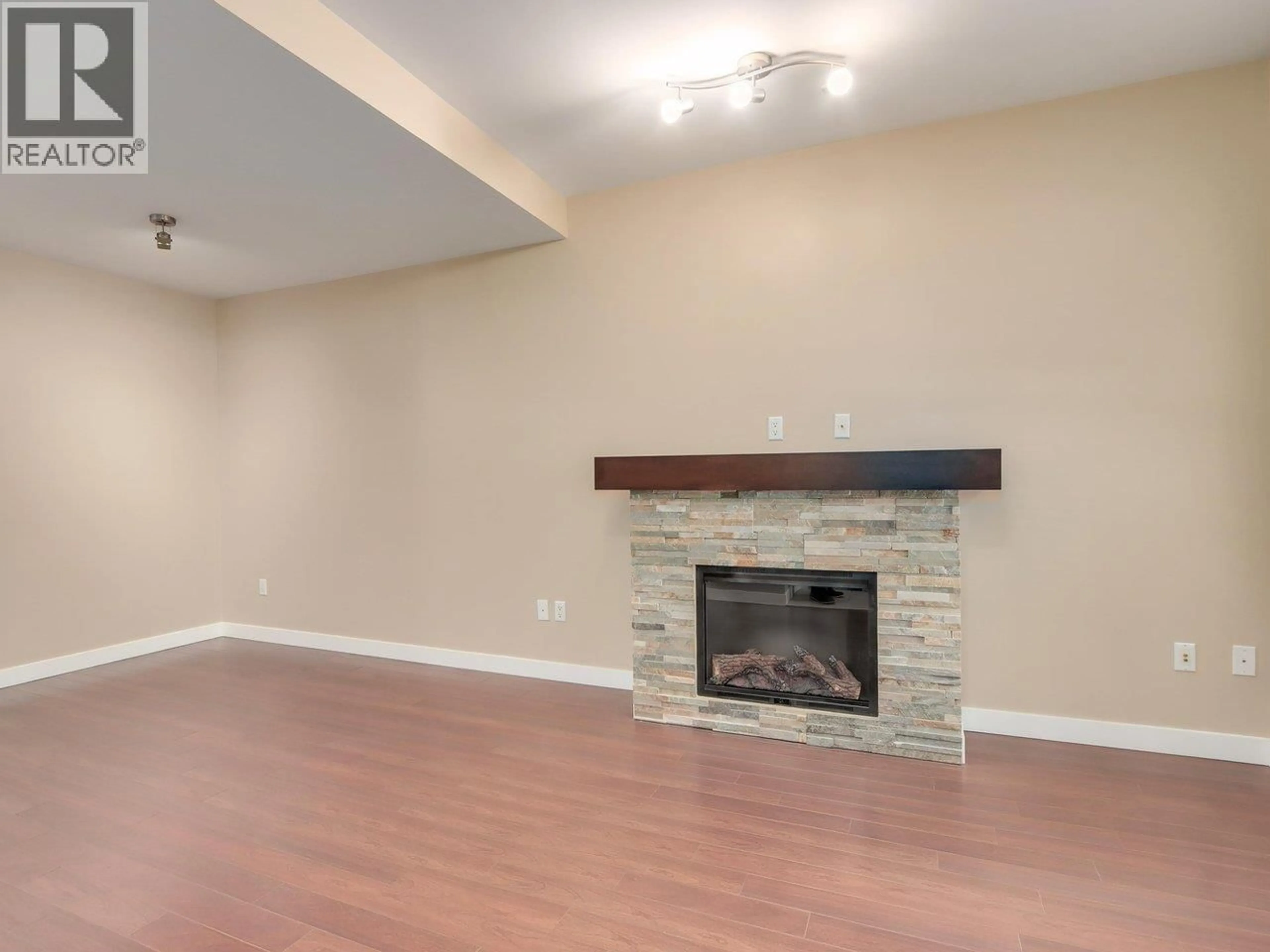 A pic of a room for 319 15TH STREET, North Vancouver British Columbia V7L2R6