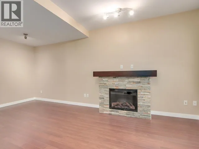 319 15TH STREET, North Vancouver 2