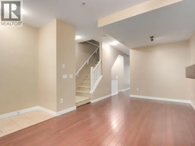 319 15TH STREET, North Vancouver 4