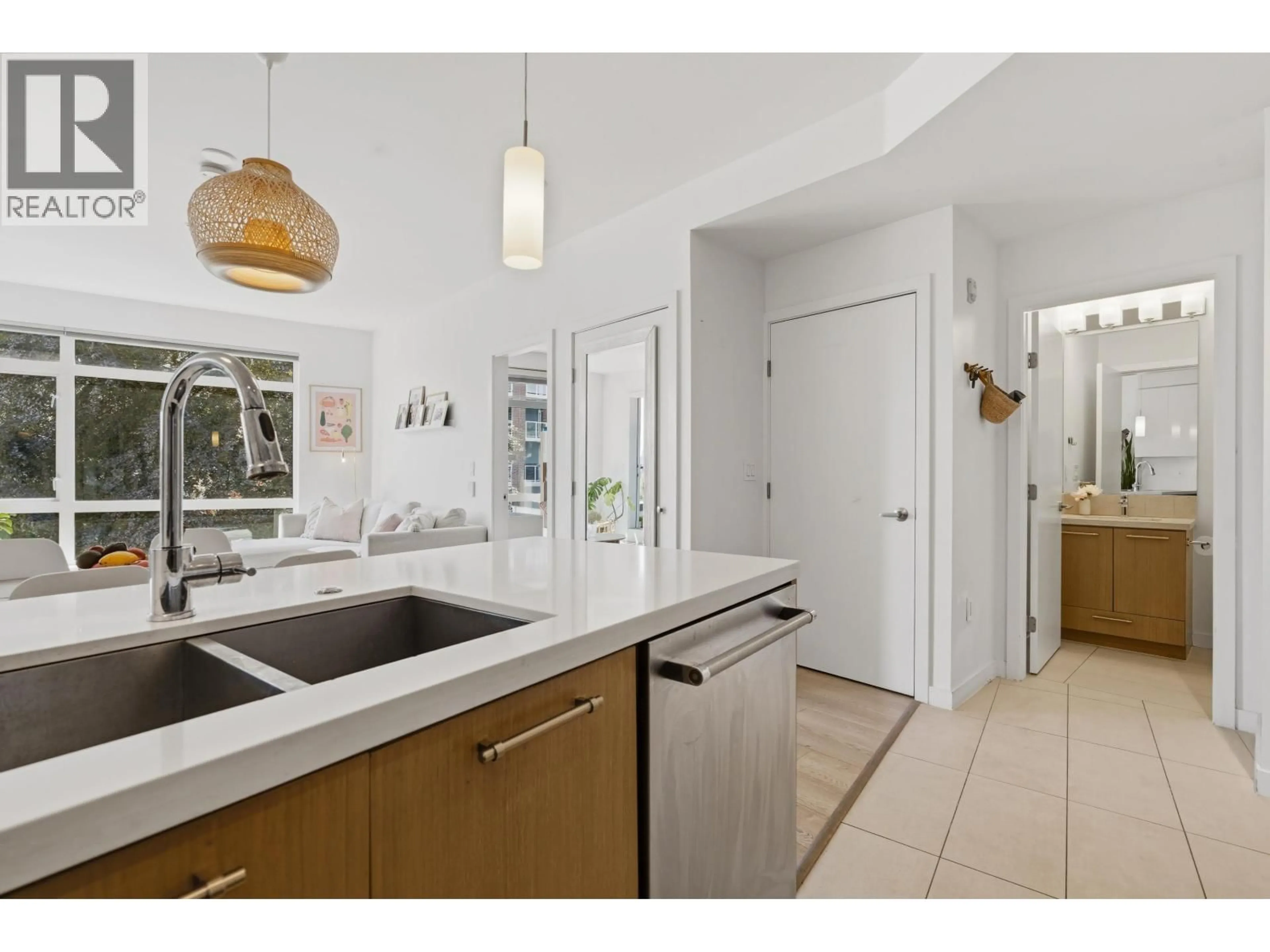 Open concept kitchen, ceramic/tile floor for 303 - 20 ROYAL AVENUE, New Westminster British Columbia V3L0G9