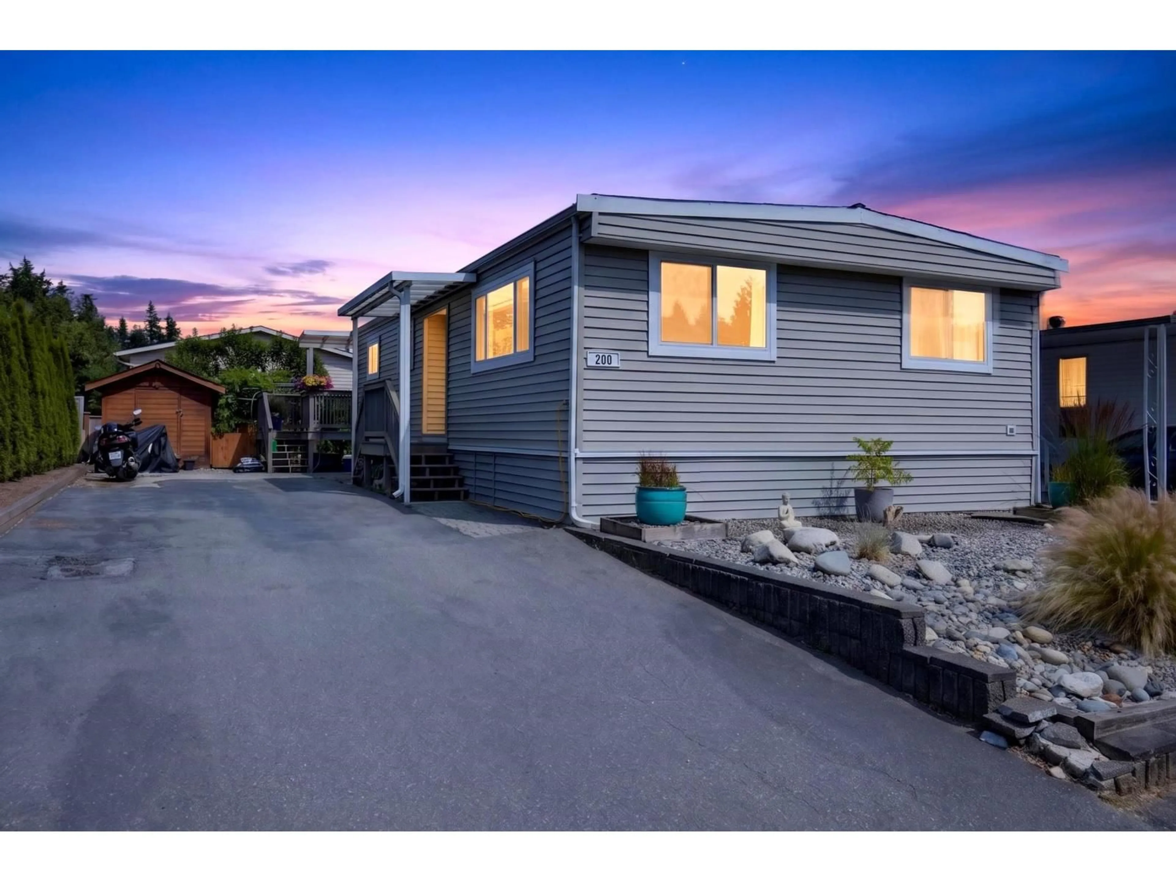 A pic from outside/outdoor area/front of a property/back of a property/a pic from drone, street for 200 - 27111 0 AVENUE, Langley British Columbia V4W2T5