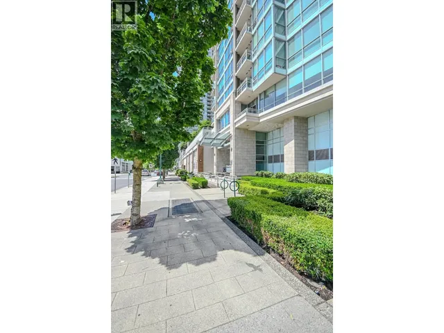 1206 - 2975 ATLANTIC AVENUE, Coquitlam 2