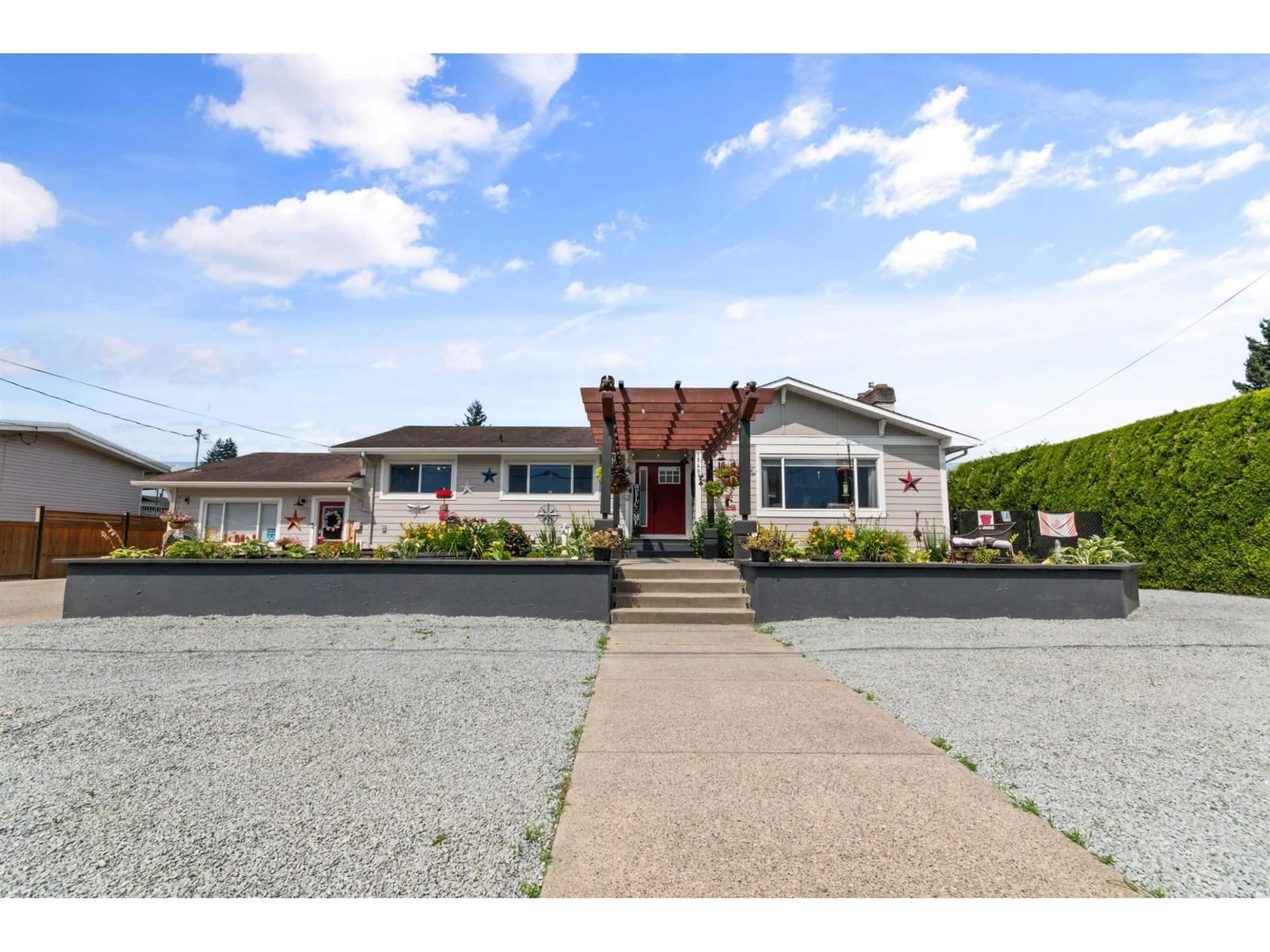A pic from outside/outdoor area/front of a property/back of a property/a pic from drone, street for 1549 PINEWOOD AVENUE, Agassiz British Columbia V0M1A2