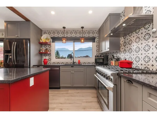 1549 PINEWOOD AVENUE, Agassiz 4