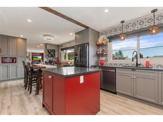 1549 PINEWOOD AVENUE, Agassiz 5