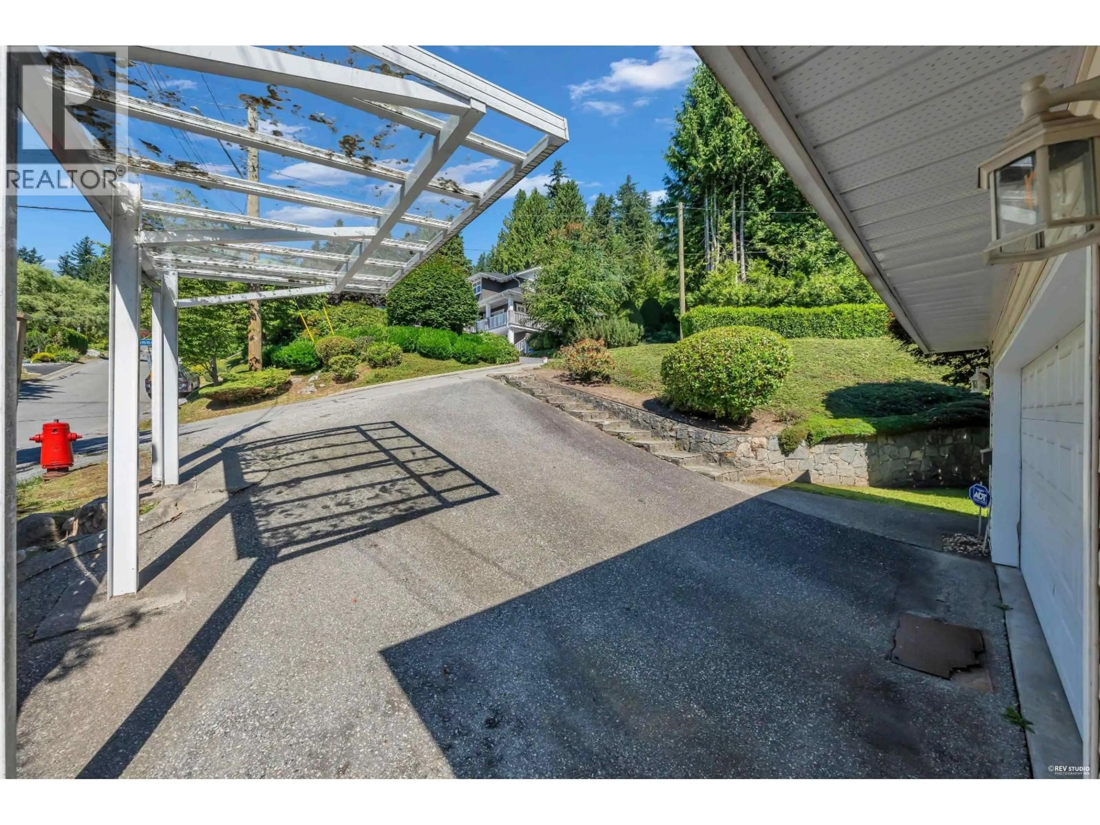 Patio, unknown for 3898 FROMME ROAD, North Vancouver British Columbia V7K2G2