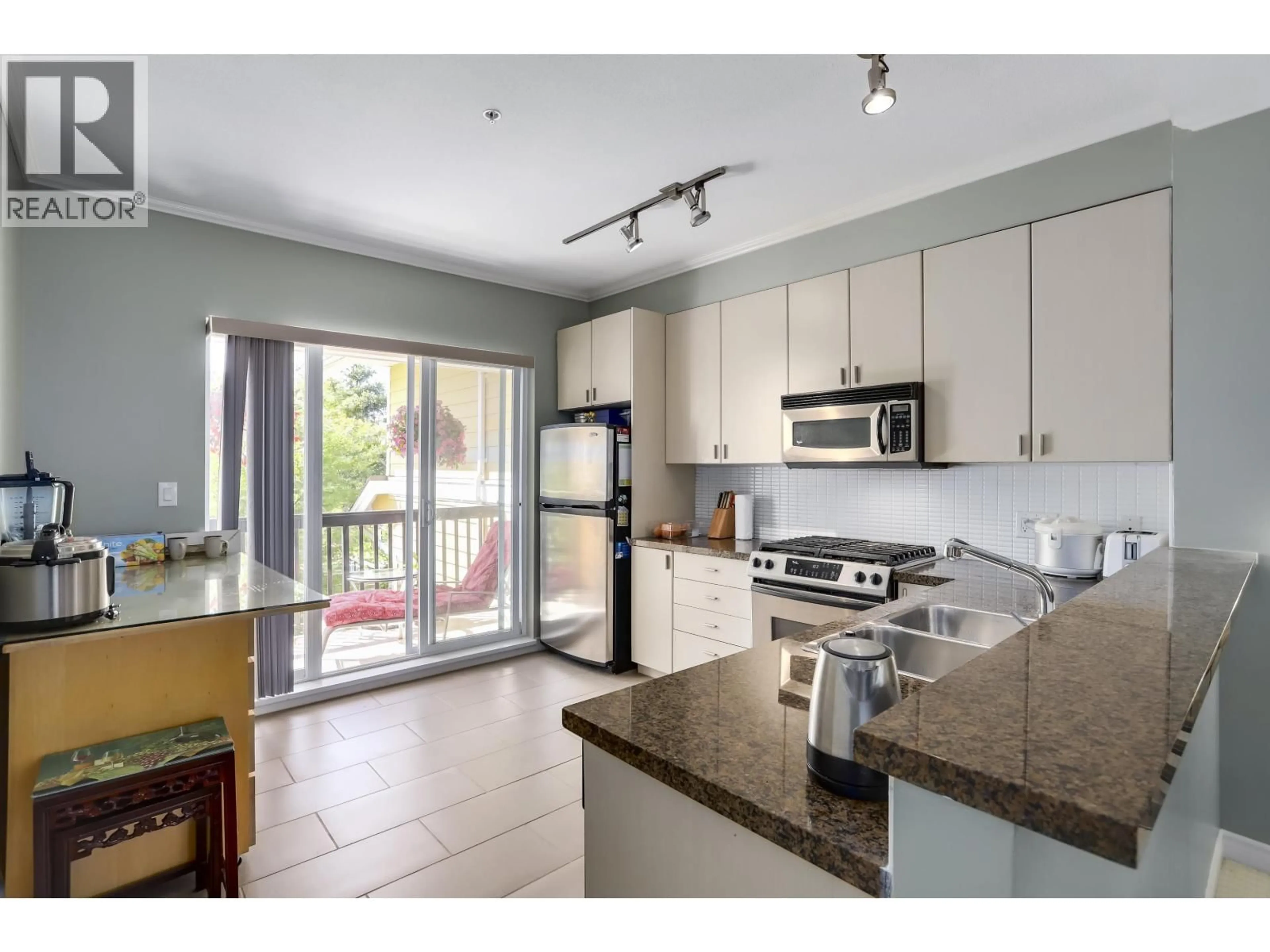 Open concept kitchen, unknown for 11 - 6878 SOUTHPOINT DRIVE, Burnaby British Columbia V3N5E4