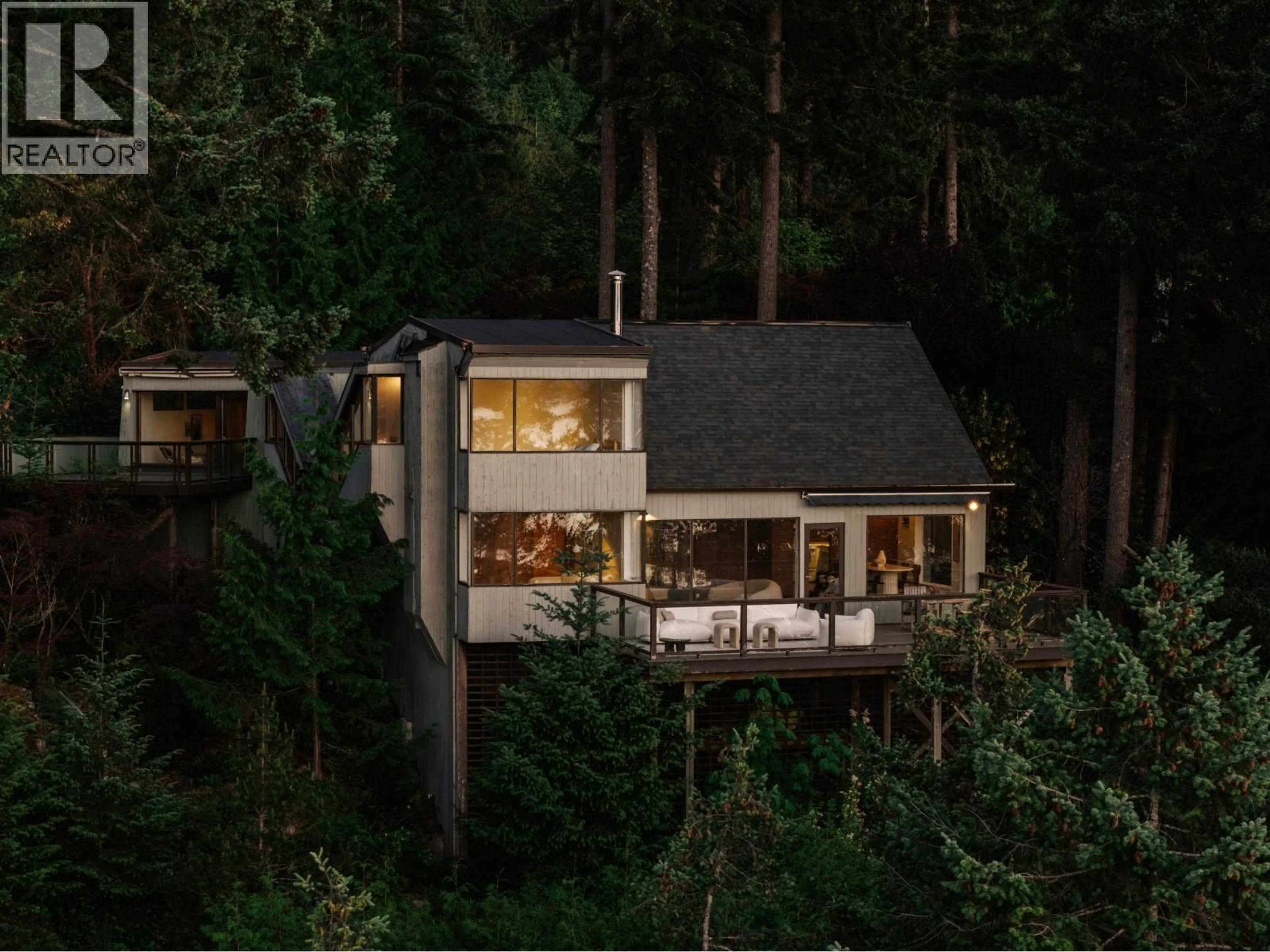 Home with vinyl exterior material, forest/trees view for 8595 ANSELL PLACE, West Vancouver British Columbia V7W2W3